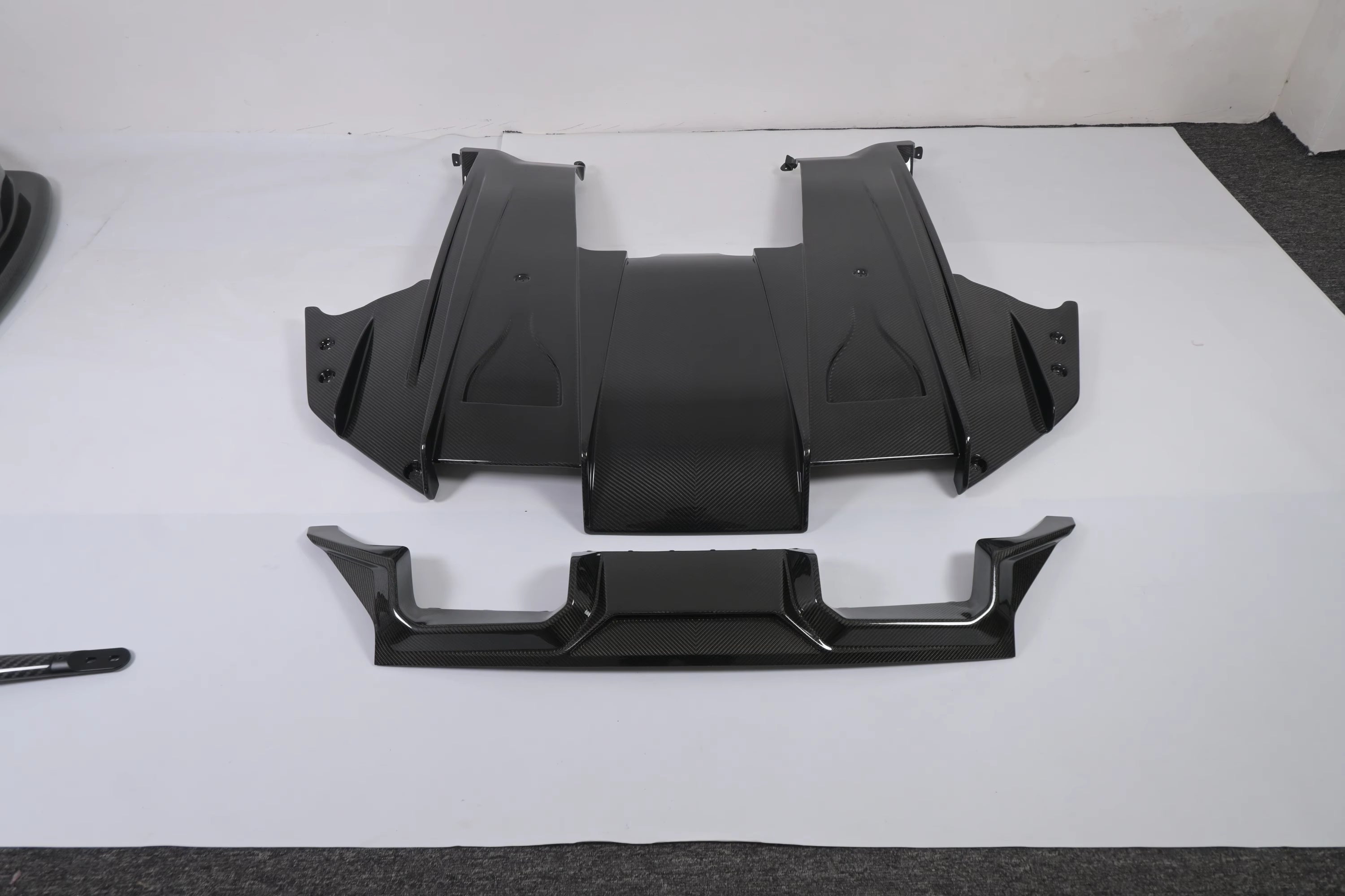 prepreg Carbon Fiber Rear Undertray Diffuser V2 - BMW G87 M2