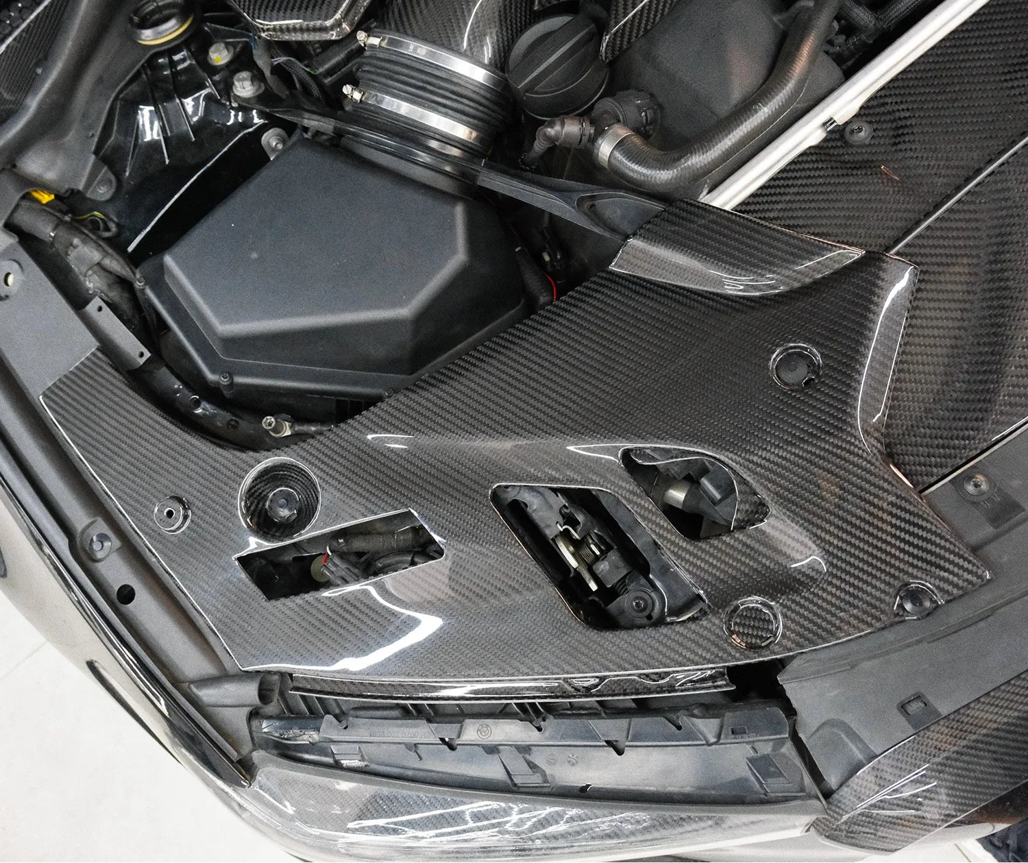 Carbon Fiber Engine Bay HeadLight Lamp Corner Covers - BMW F90 M5