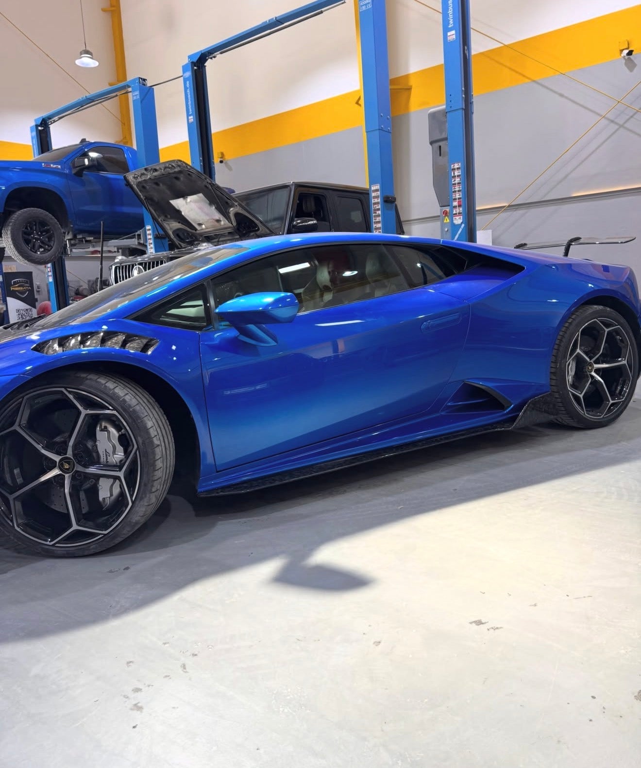 V style Carbon Fiber Side Skirts - Lamborghini Huracan / Tecnica