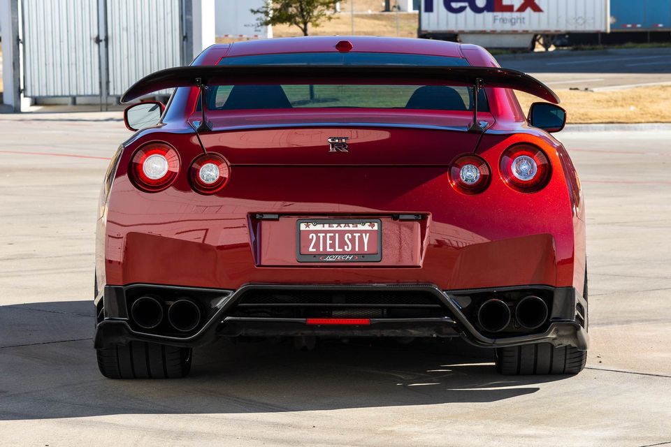 TS-Style Carbon Fiber Rear Diffuser W/BrakeLight - Nissan GTR R35