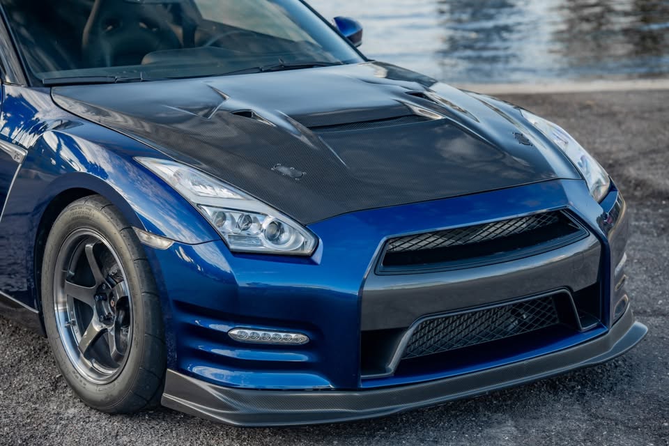 VRS Style Carbon Fiber Hood Bonnet - Nissan R35 GTR