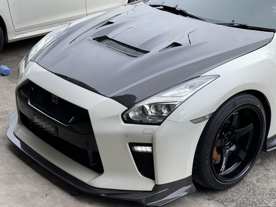 VRS Style Carbon Fiber Hood Bonnet - Nissan R35 GTR