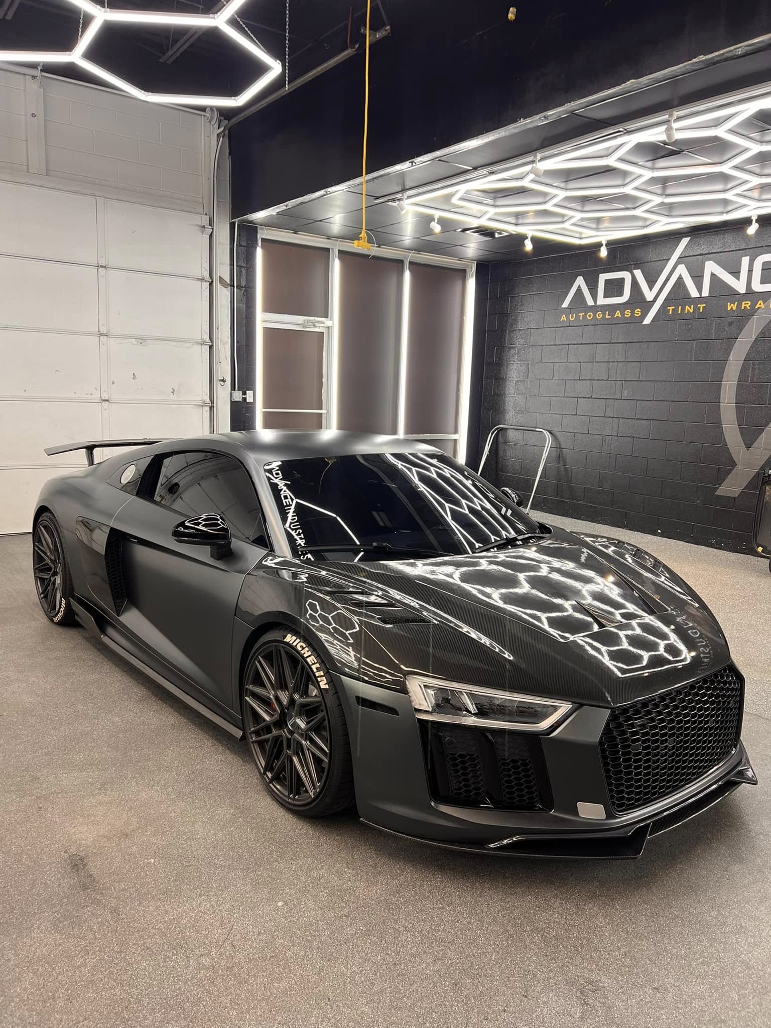 https://www.thecarbonindustries.com › products › 1016-style-carbon-fiber-vented-hood-audi-r8