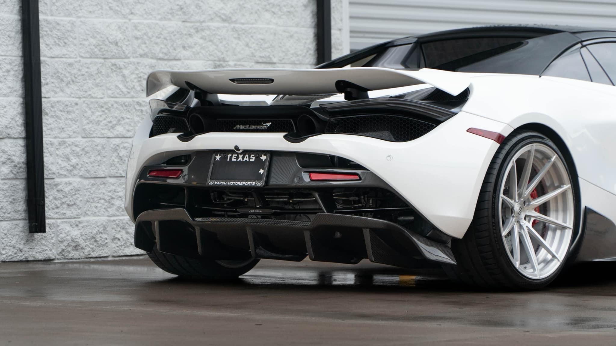Carbon Fiber Rear RT Style Under Diffuser V2 - Mclaren 720 720S