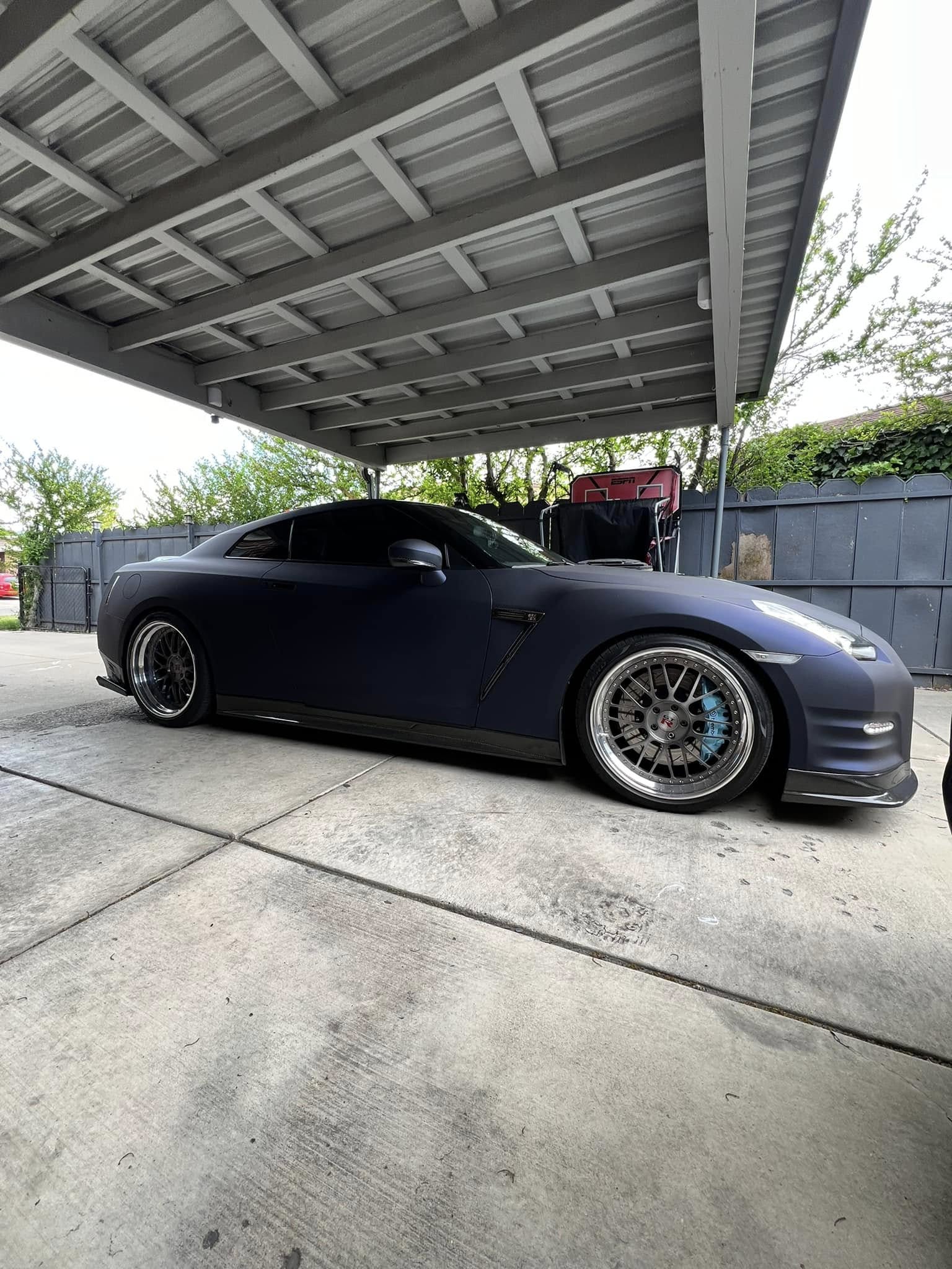 Carbon Fiber Side Skirts - Nissan R35 GTR