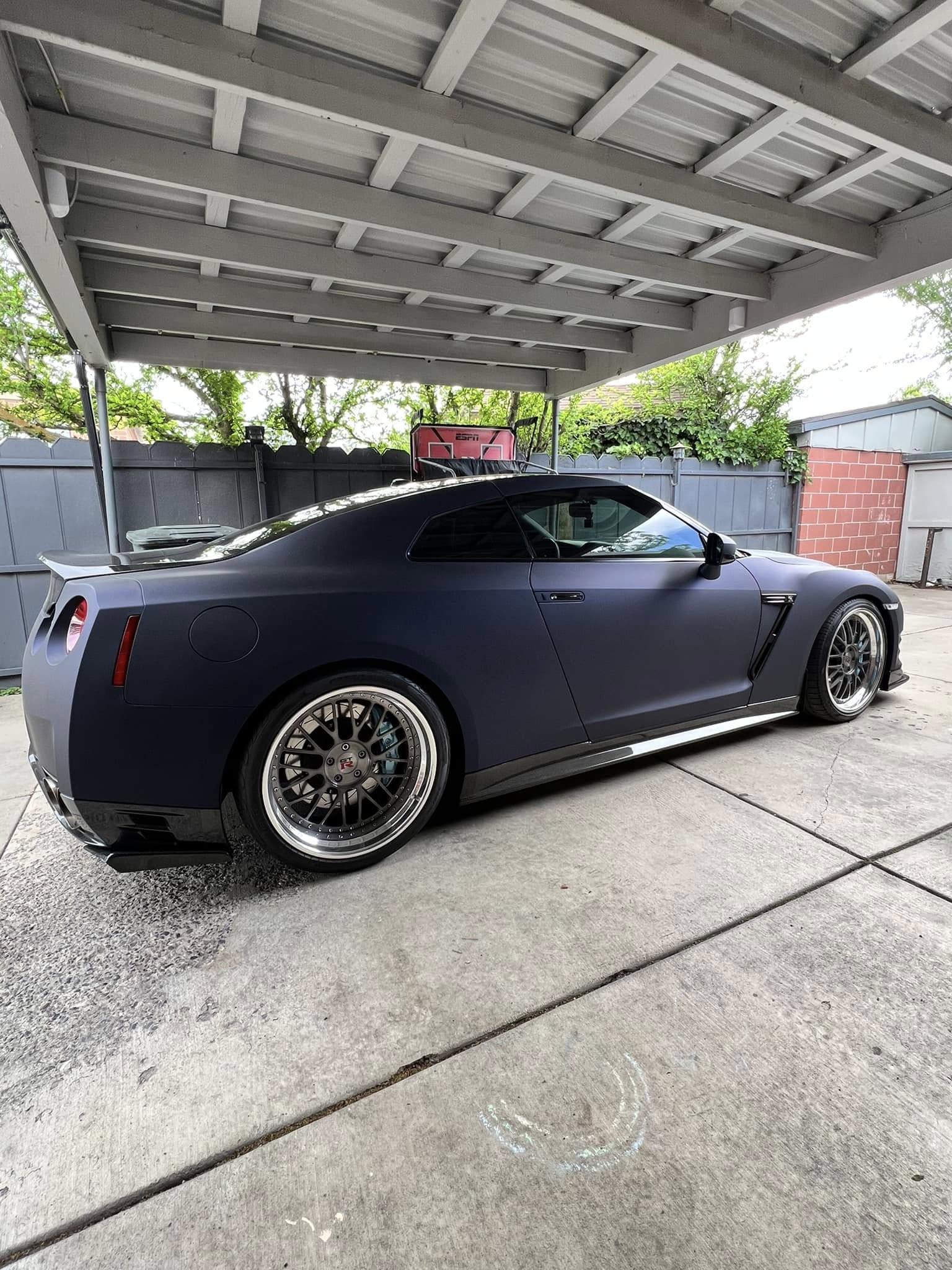 Carbon Fiber Side Skirts - Nissan R35 GTR