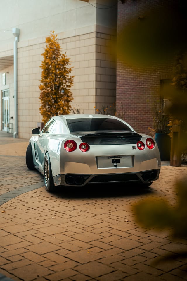 Carbon Fiber Duckbill Trunk - Nissan GTR R35