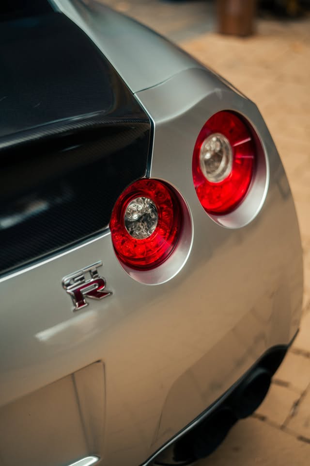 Carbon Fiber Duckbill Trunk - Nissan GTR R35