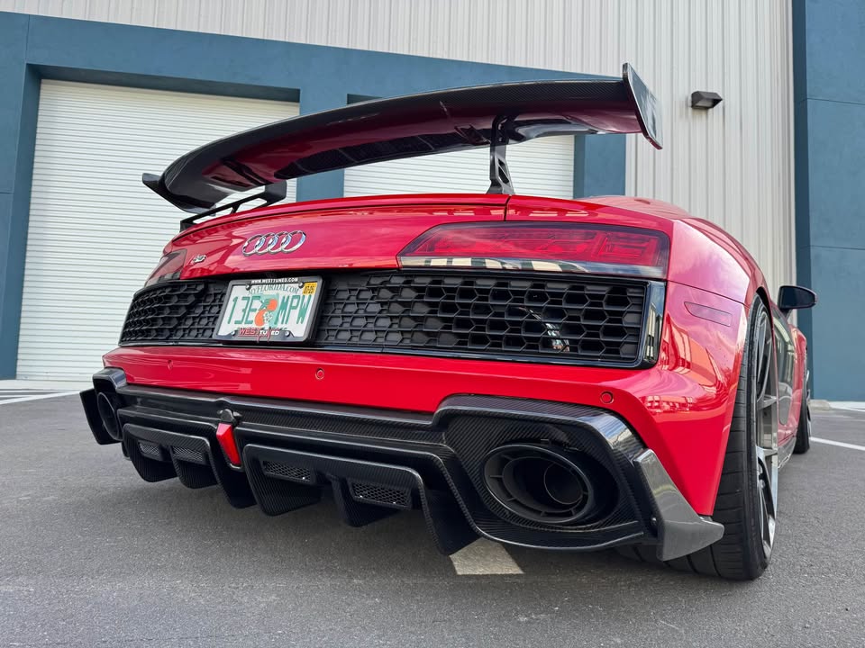 C Style Dry Carbon Fiber Aero Dynamic Kit - Audi R8