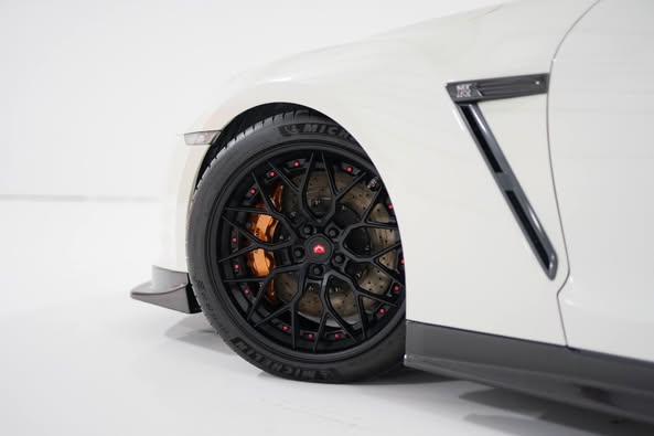 Carbon Fiber Side Skirts - Nissan R35 GTR