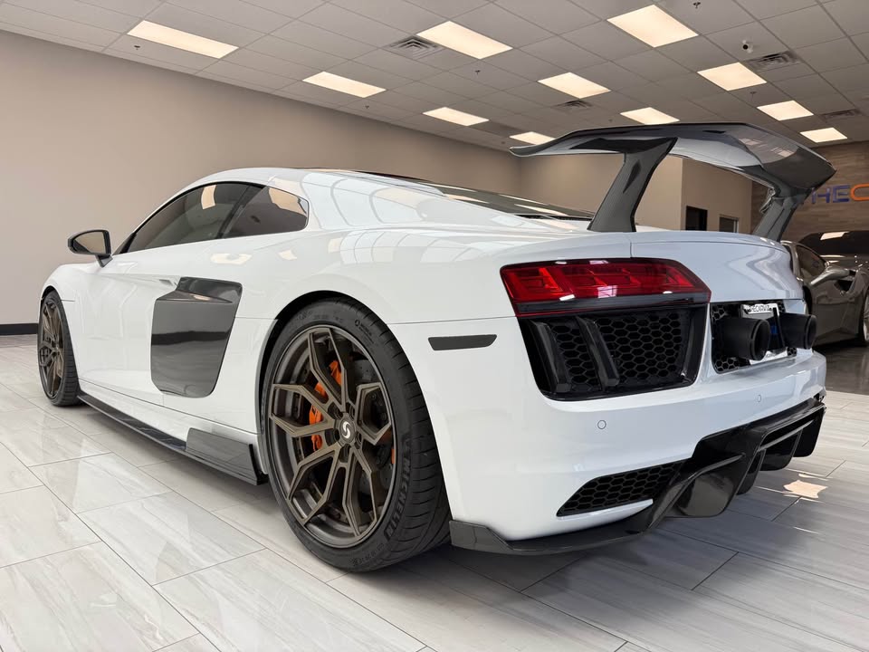 Carbon Fiber GT4 LMS Style Side Vent Blades - AUDI R8 (4S Gen 2)