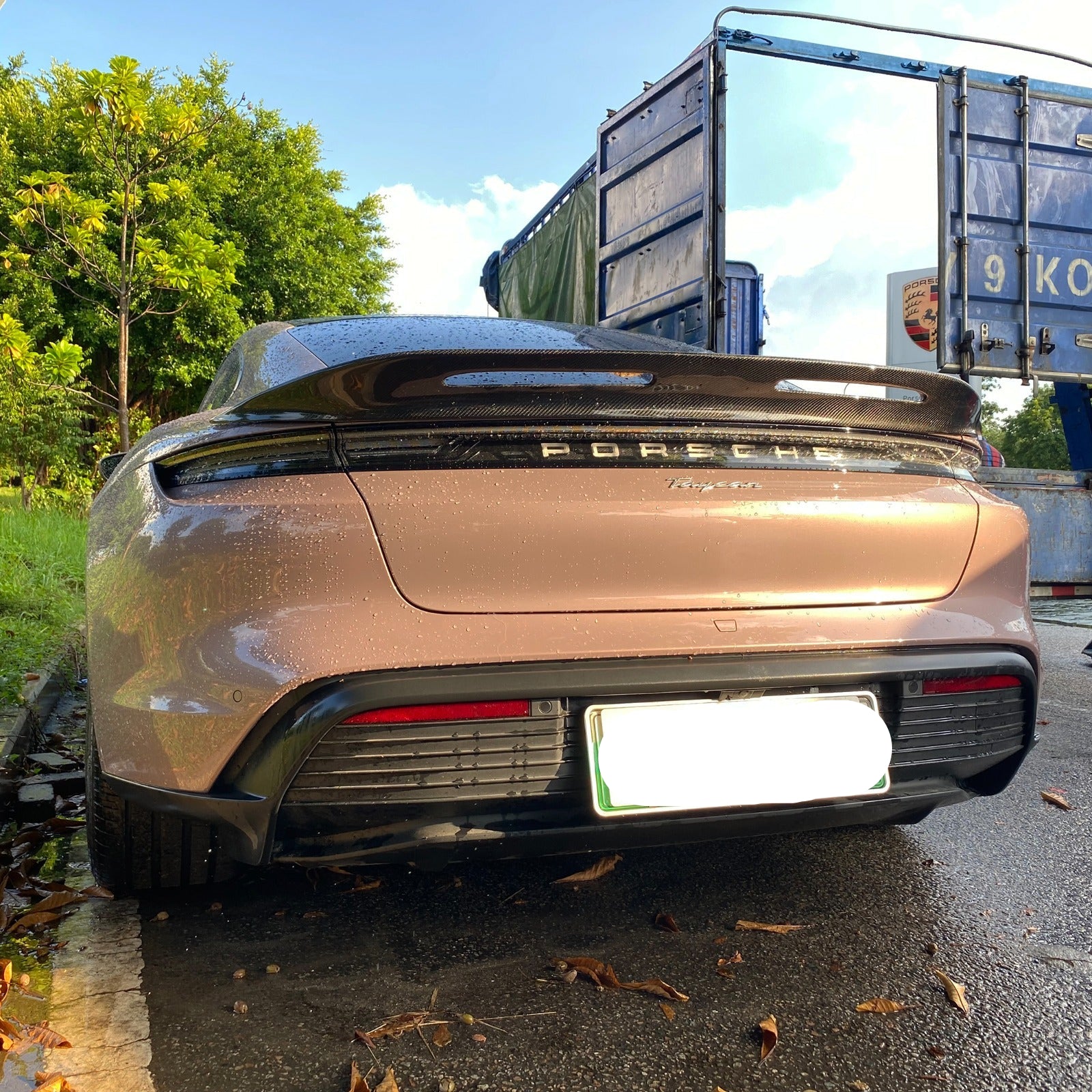 Carbon Fiber Vented Rear Spoiler - Porsche Taycan 2020+