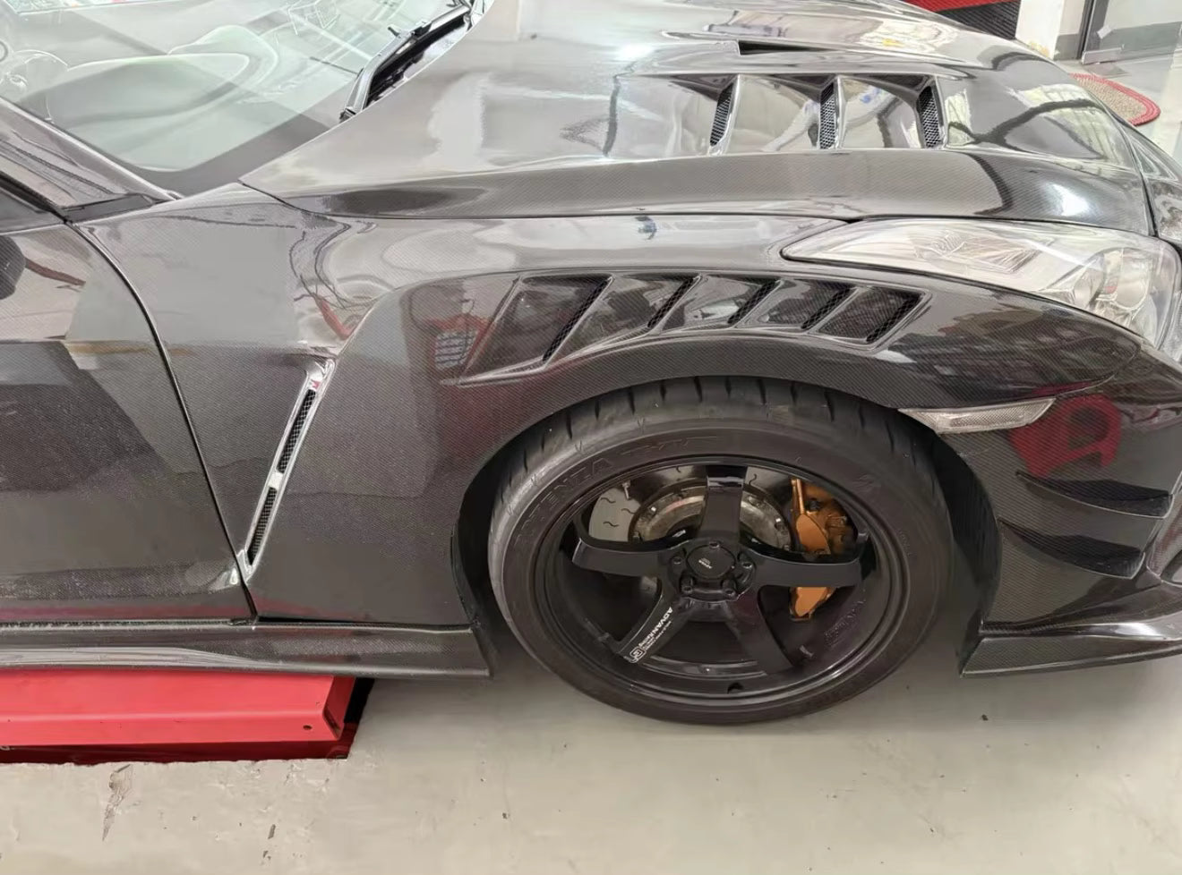 Carbon Fiber Vented Fender Replacement - Nissan GTR R35