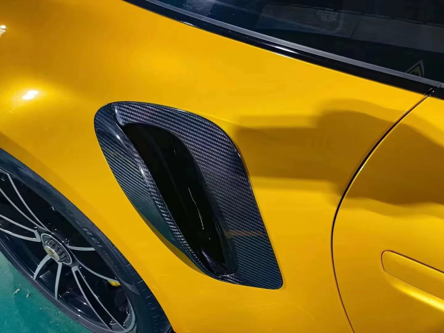 Dry Carbon Fiber Side Air Intakes - Porsche 911 992 Turbo S
