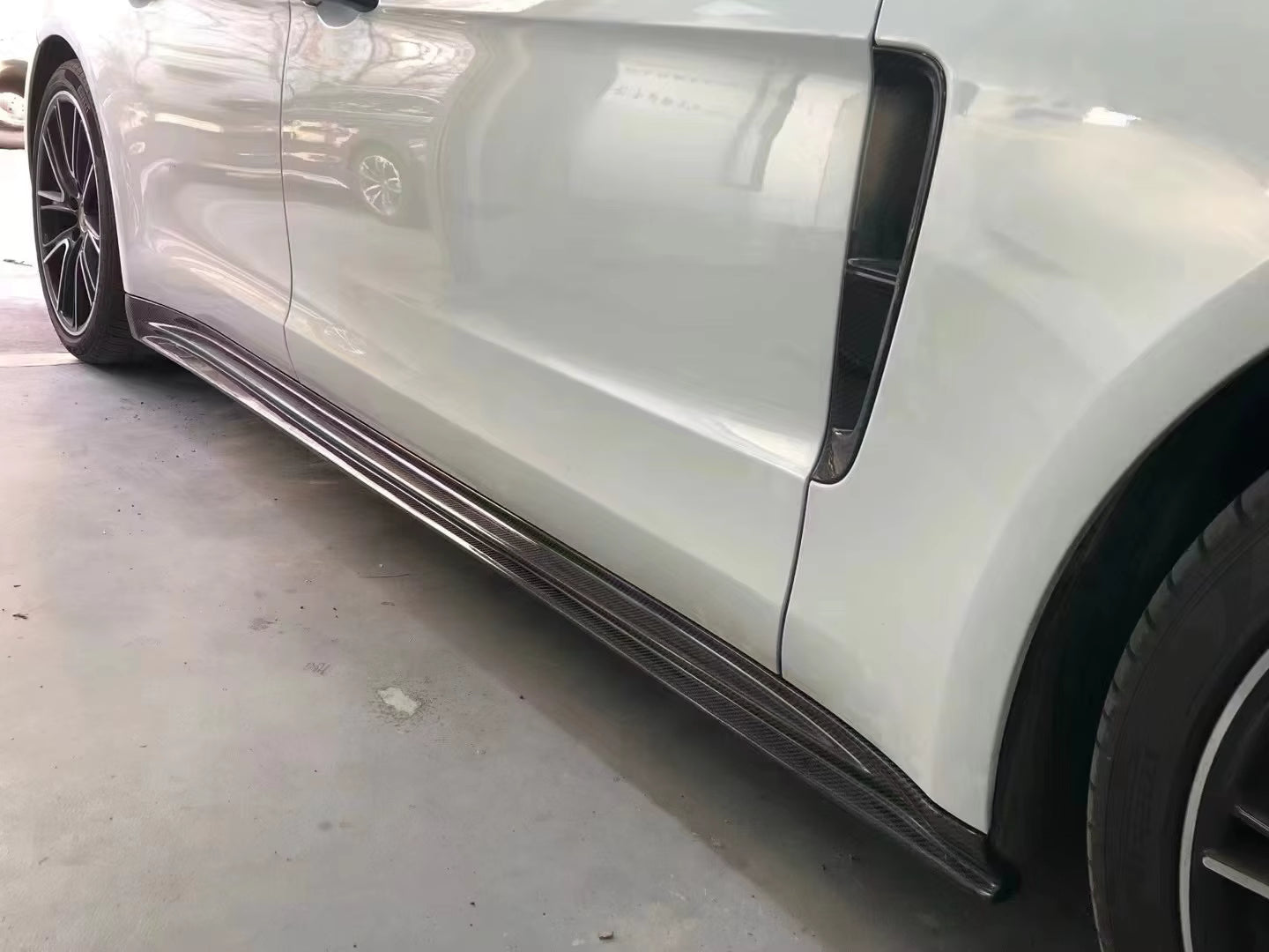 Carbon Fiber Side Skirt w/ Extension Replacement - Porsche Panamera 4S 2017-2021