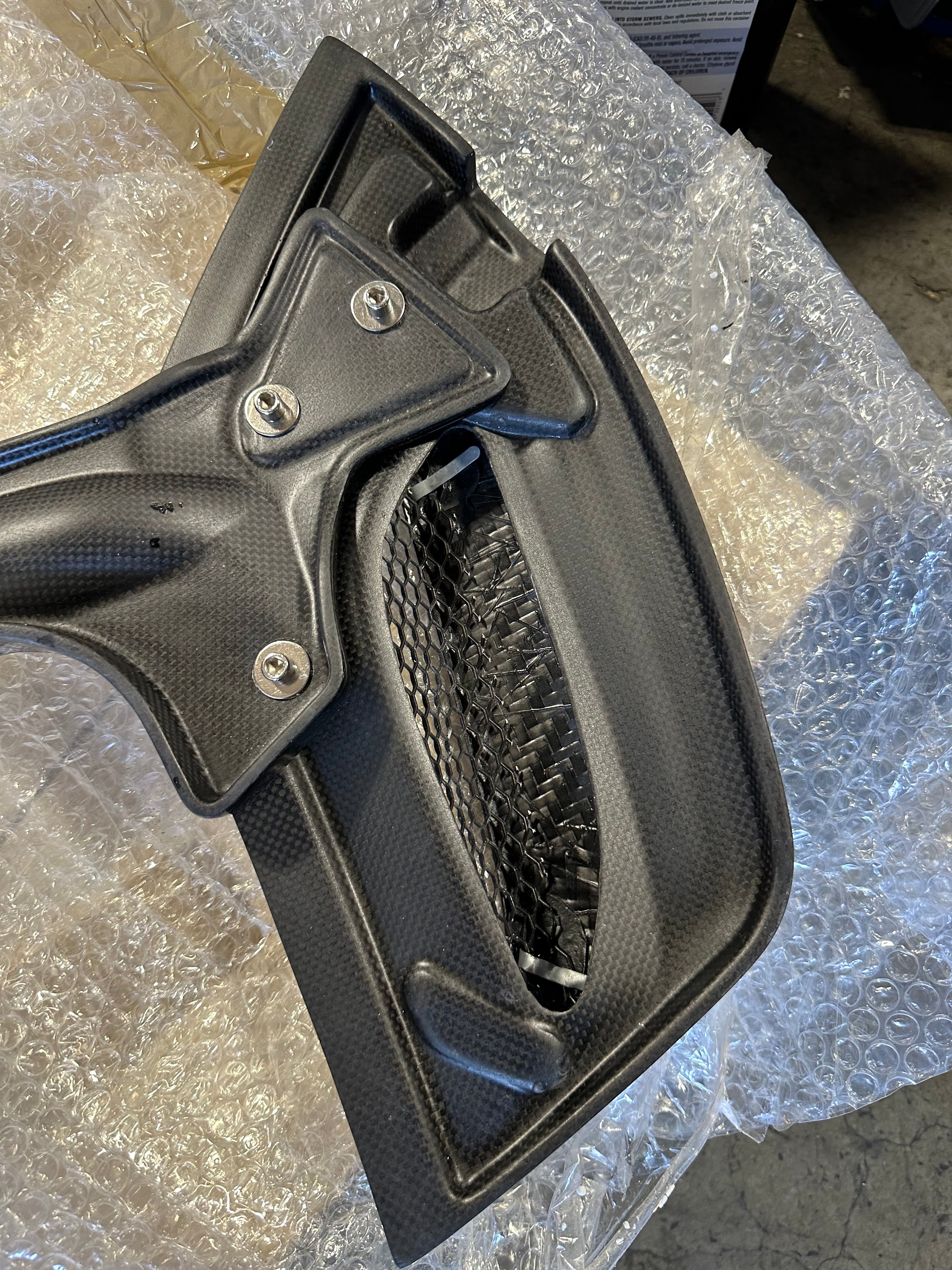 Carbon Fiber Rear Engine Bonnet cover w/ Transparent Window - Ferrari 488 Spyder