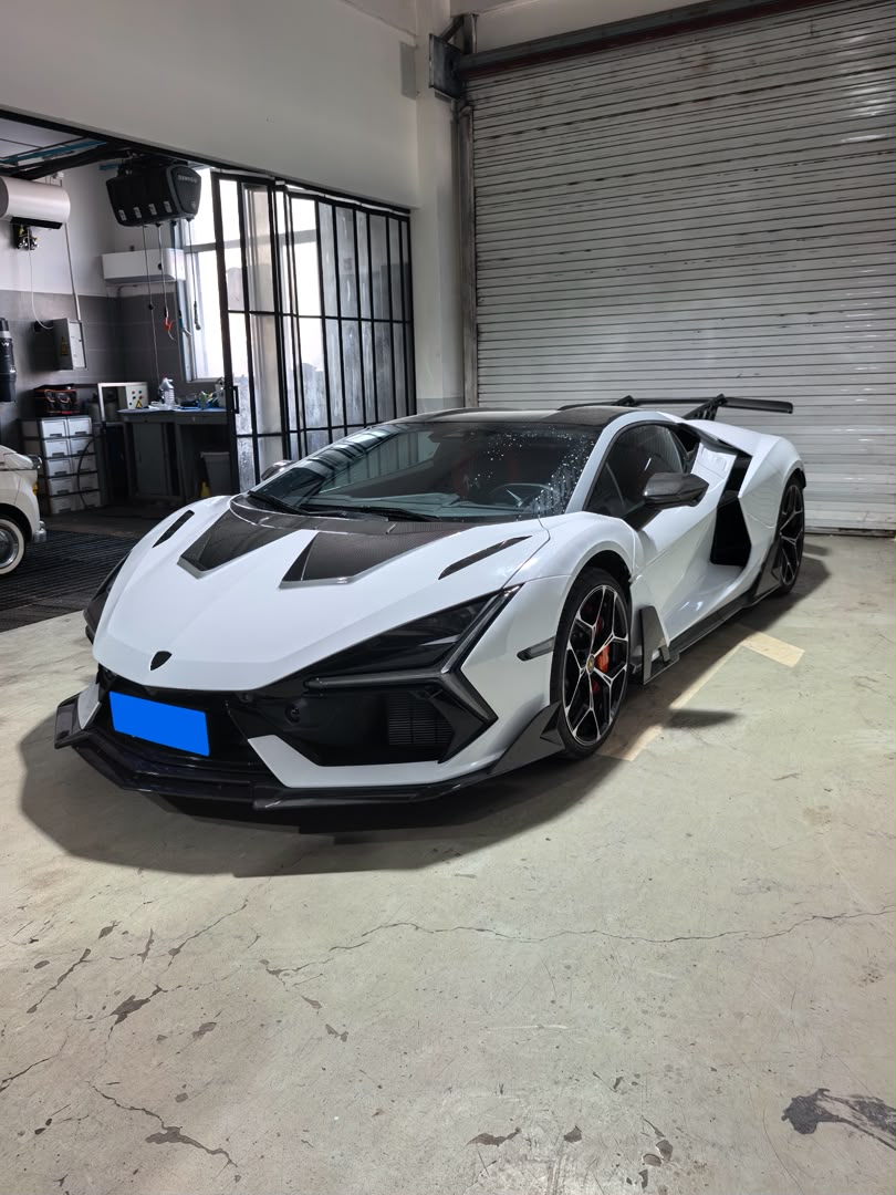 Carbon Fiber DK Aero Body Kit - Lamborghini Revuelto