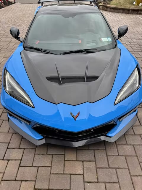 Vented Carbon Fiber Hood V3 - Corvette C8