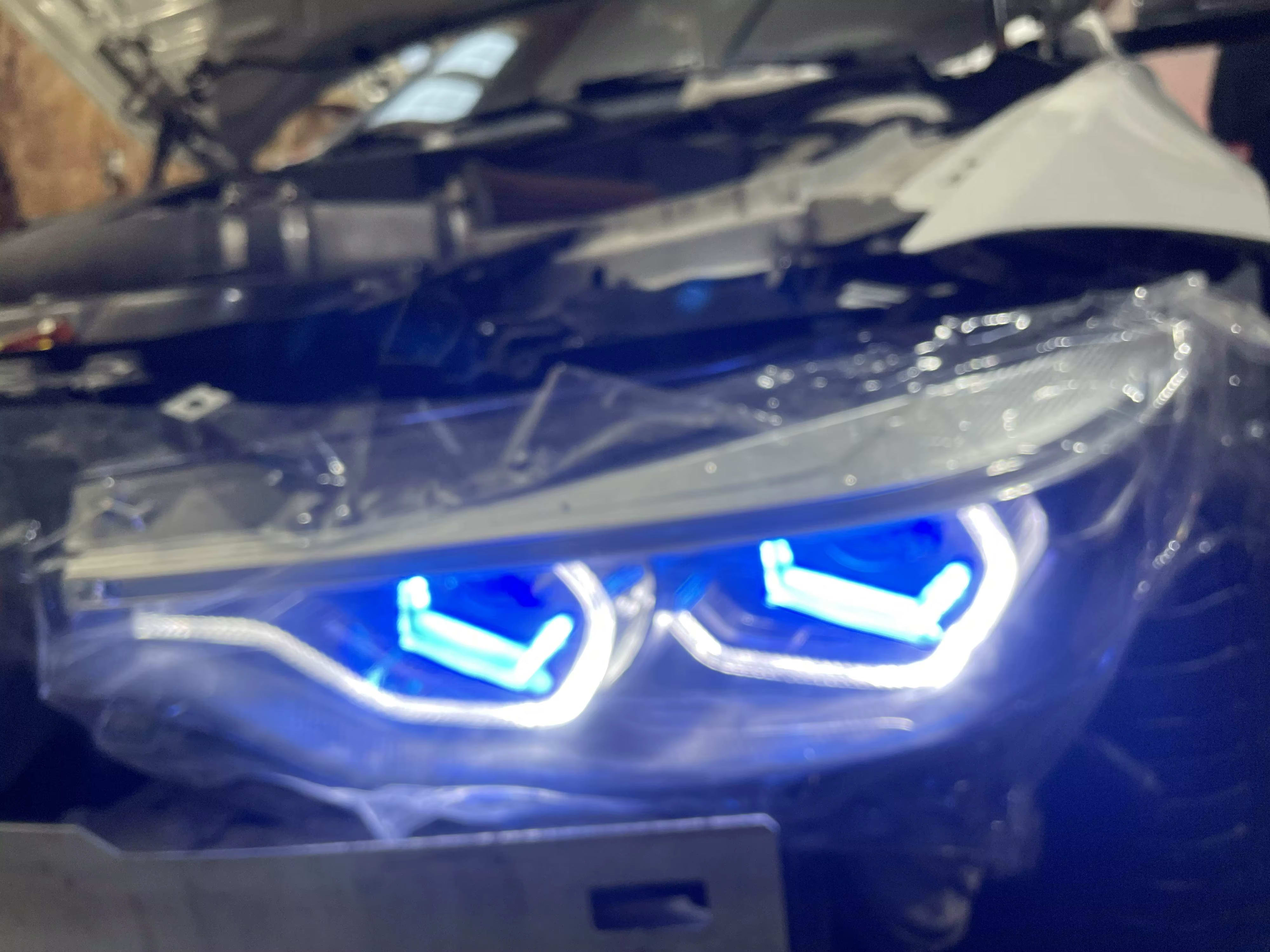 LED Headlight w/ Blue X bulb - BMW F8X F80 M3 F82 F83 M4 F32 F36