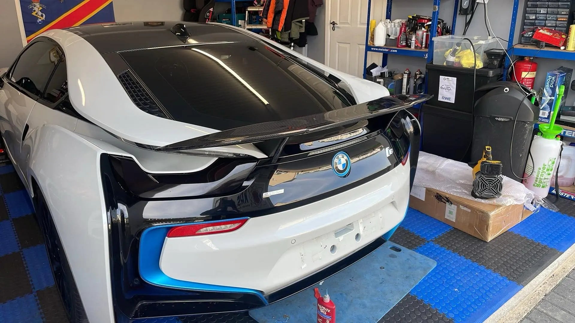 V2 Carbon Fiber Trunk Spoiler Wing - BMW i8