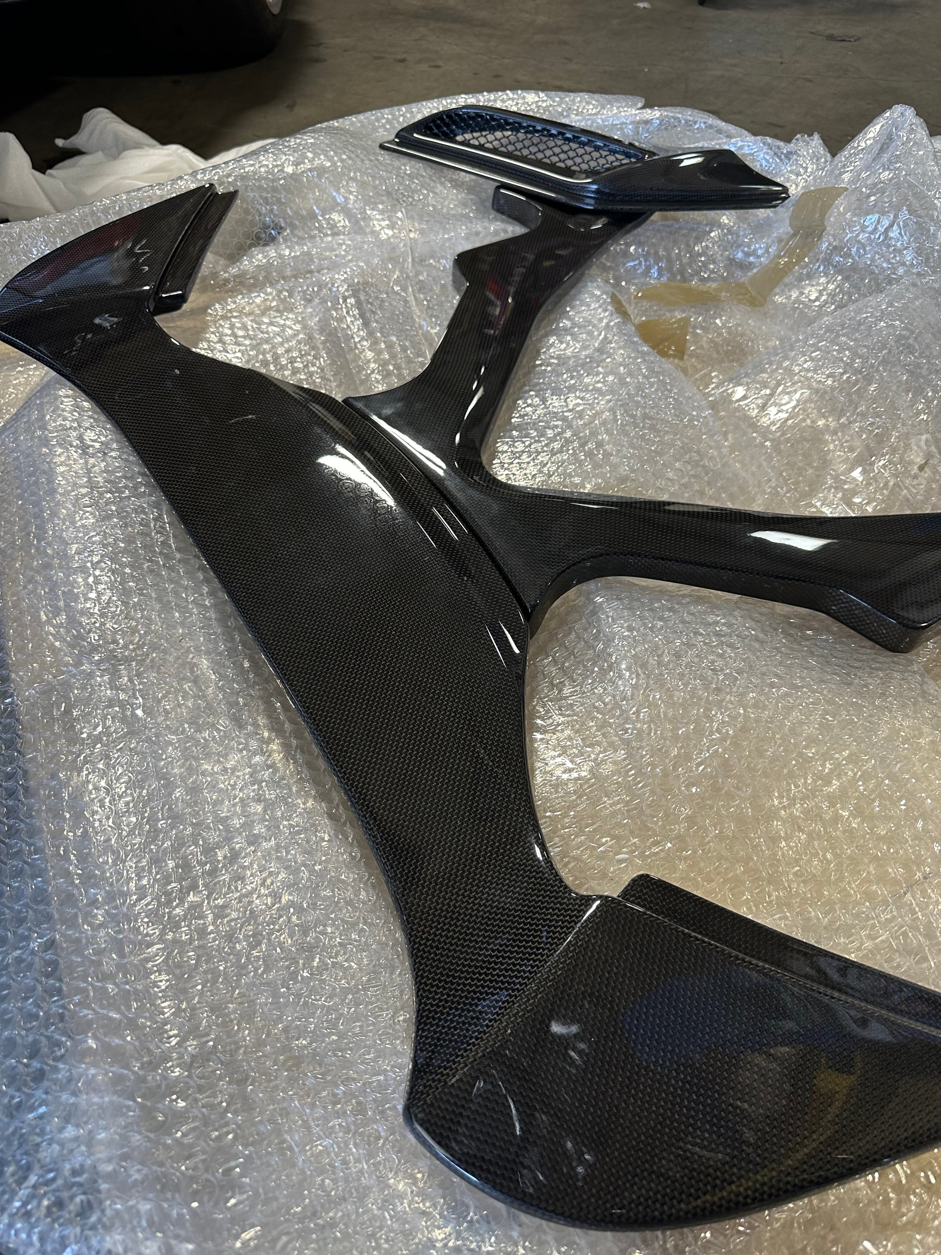 Carbon Fiber Rear Engine Bonnet cover w/ Transparent Window - Ferrari 488 Spyder