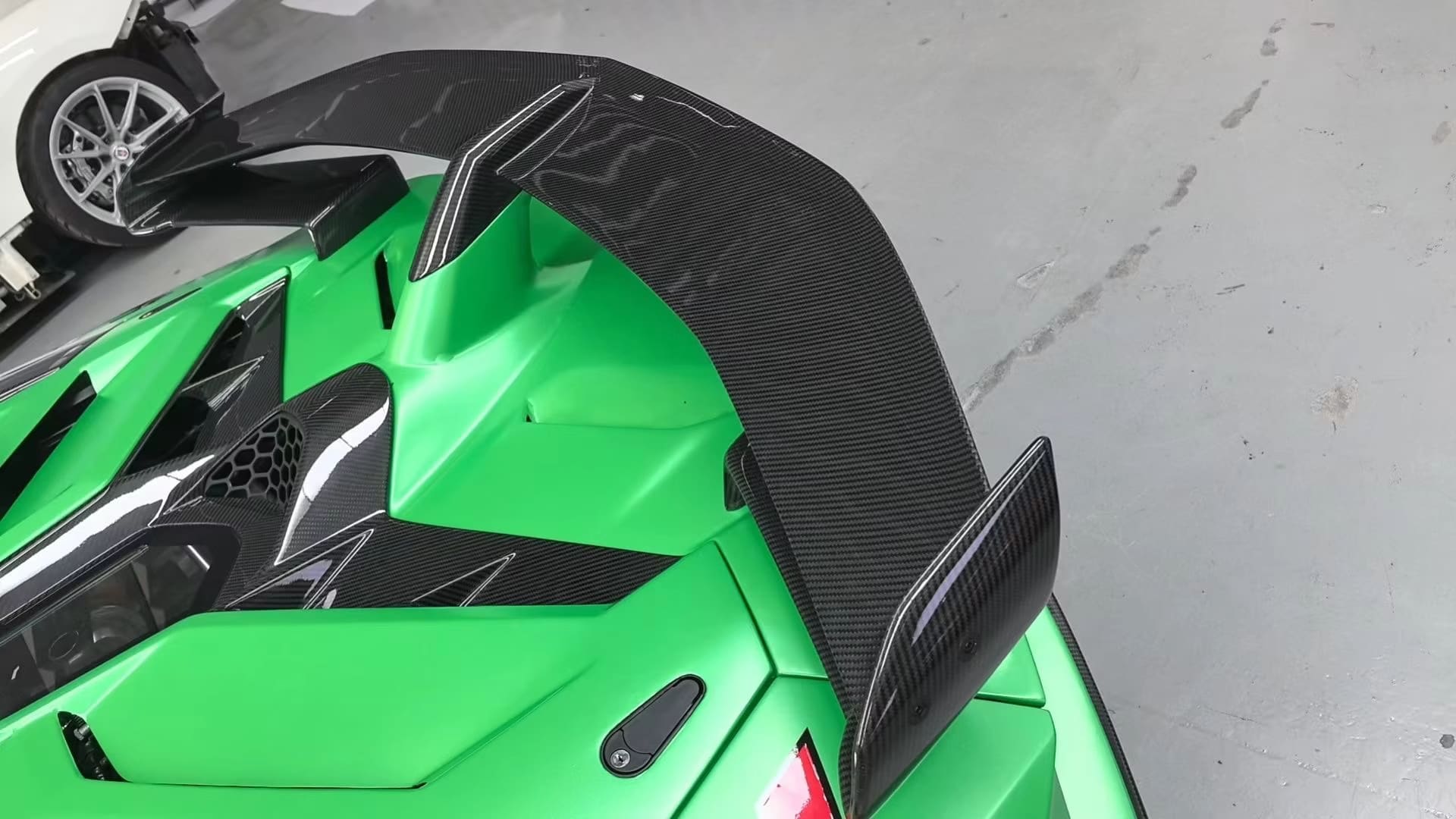 Carbon Fiber SVJ Style Rear Wing w/ base - Lamborghini aventador LP700 LP750 SVJ