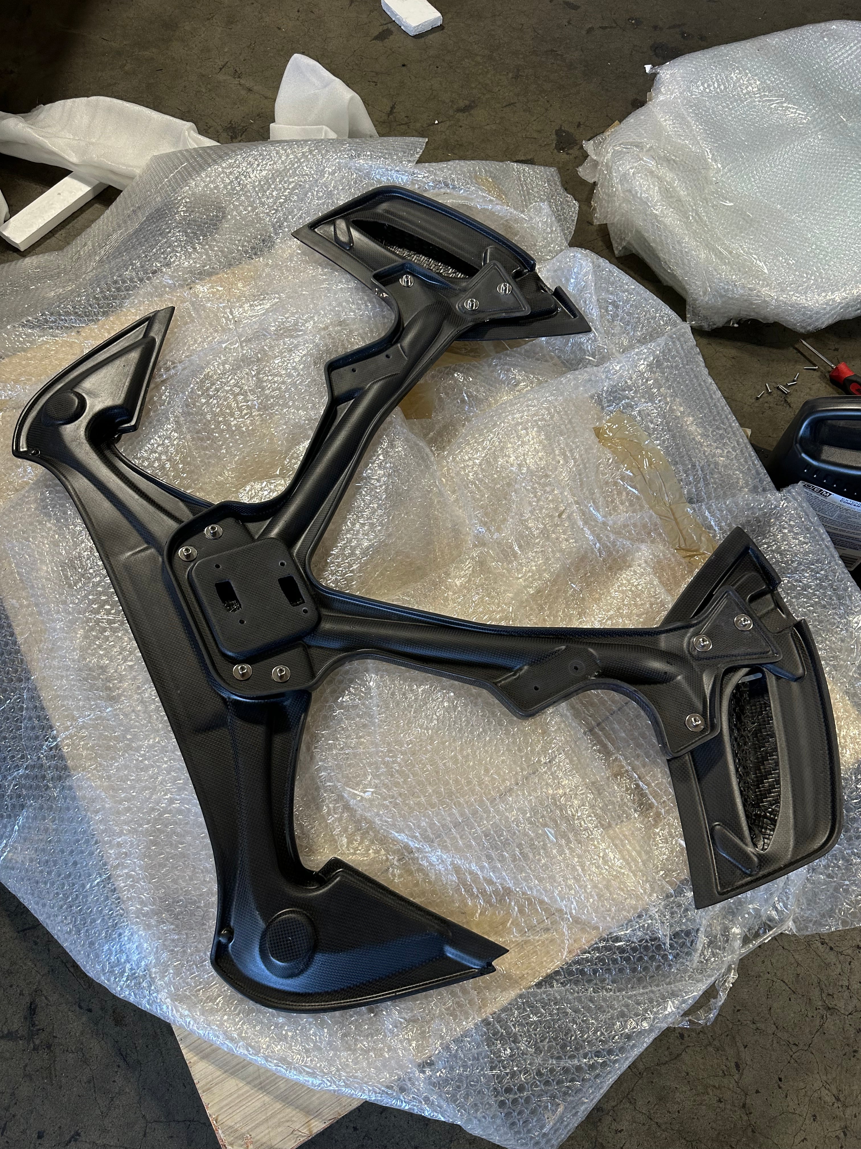 Carbon Fiber Rear Engine Bonnet cover w/ Transparent Window - Ferrari 488 Spyder