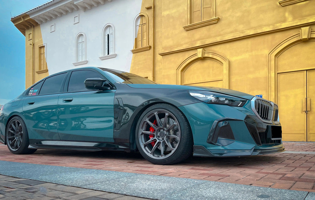 Dry Carbon Fiber Front Fender Set - BMW 5 Series G60 G68 2024-UP