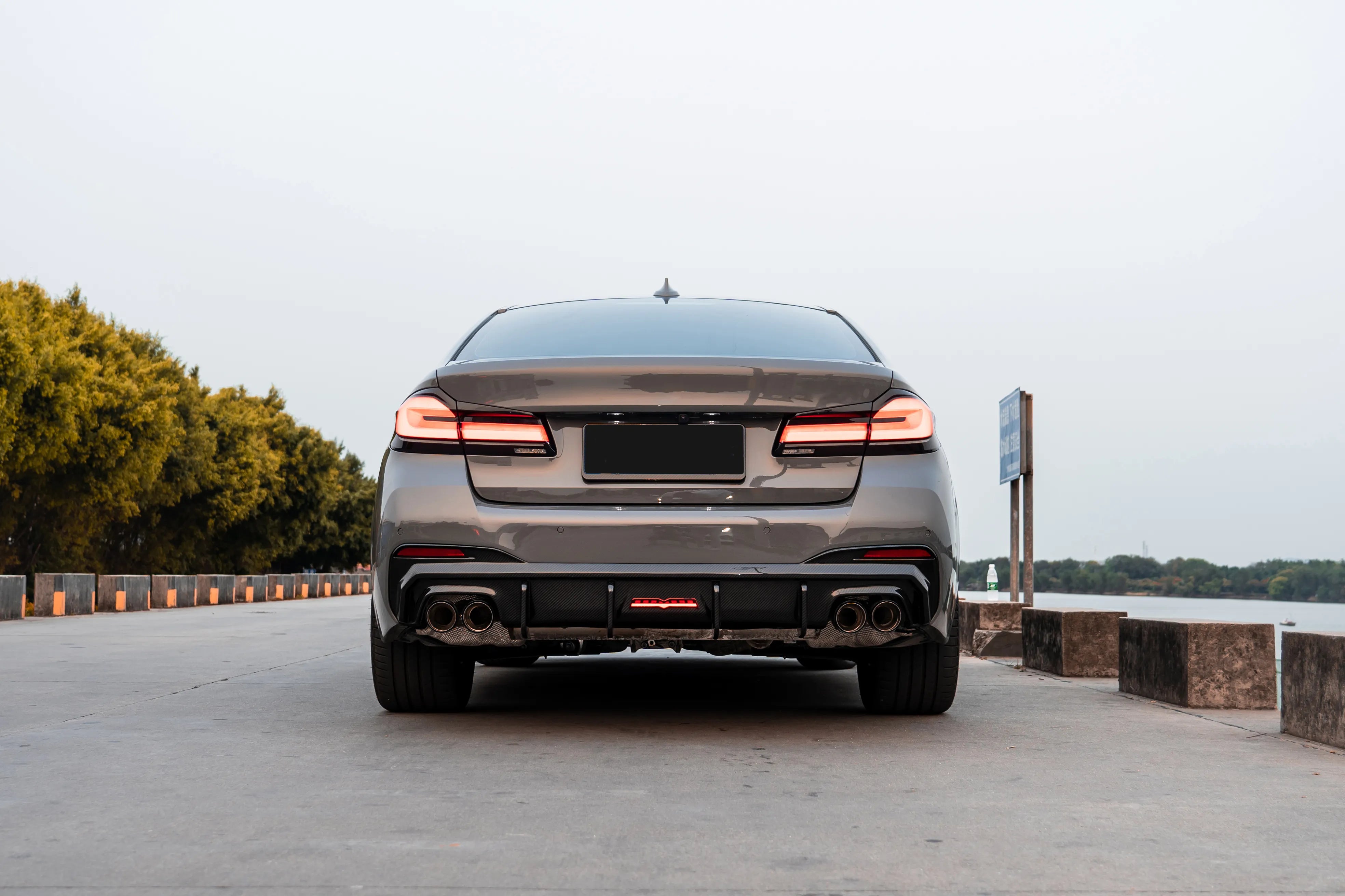 Dry Carbon Fiber Rear Diffuser w/ led - BMW 5 Series G30 G38 2021-2023