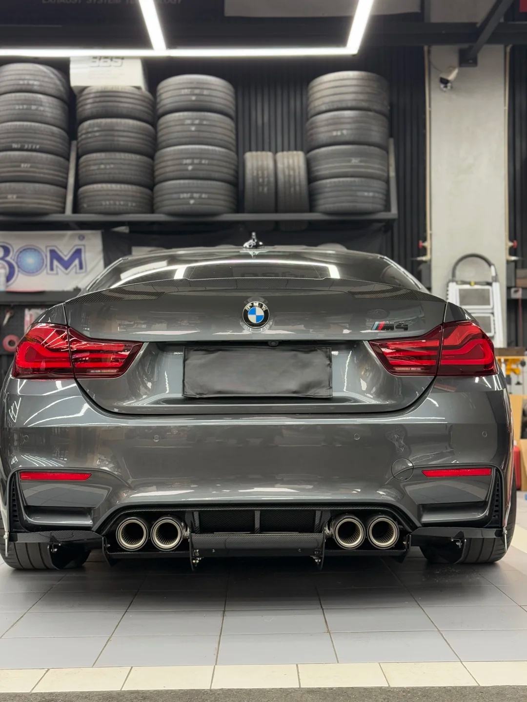 VRS Style Carbon Fiber Rear Diffuser - BMW F80 M3 & F82 / F83 M4