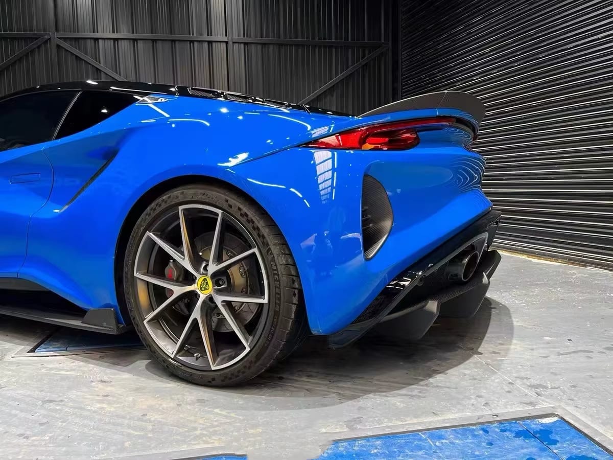 Dry Carbon Fiber Trunk spoiler - Lotus Emira