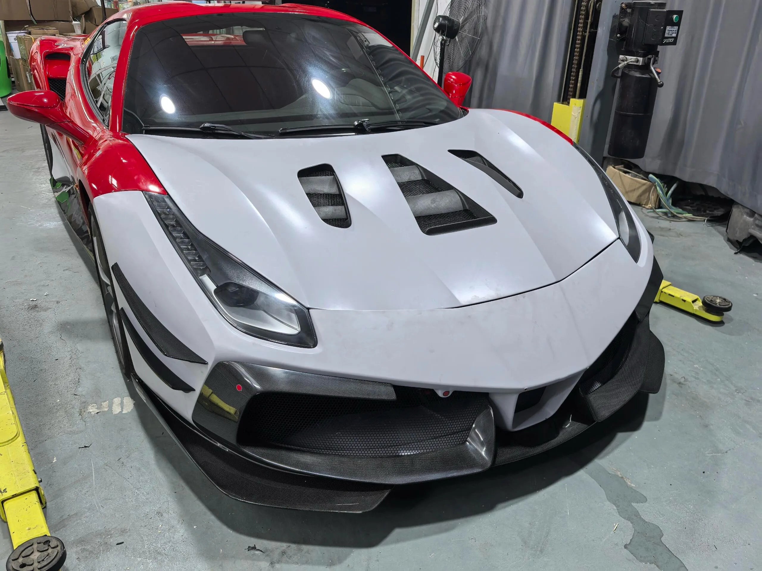 Prepreg Carbon Fiber Aerodynamic EVO Style Body Kit - Ferrari 488