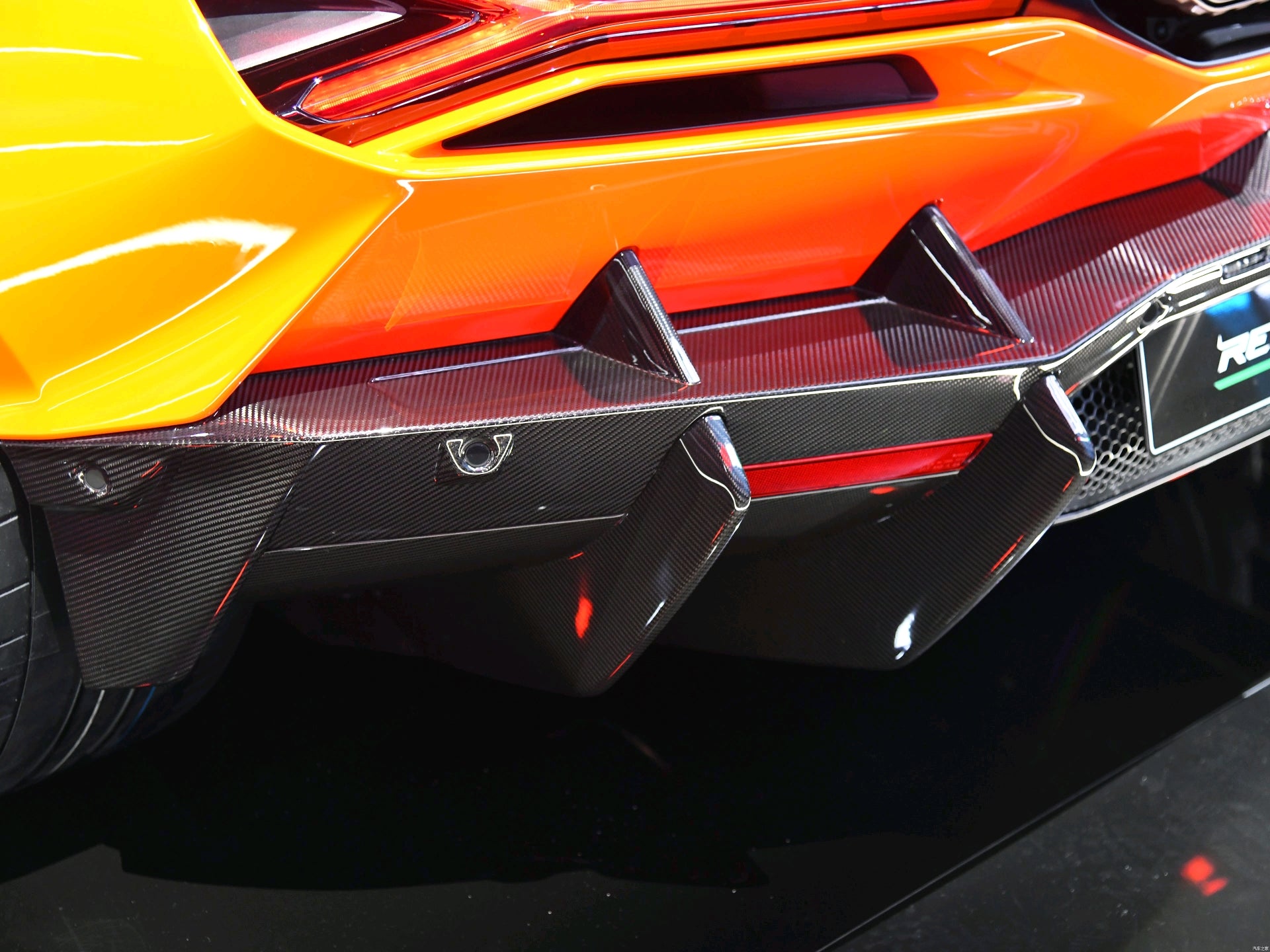 Carbon Fiber OEM Style Rear Diffuser - Lamborghini Revuelto