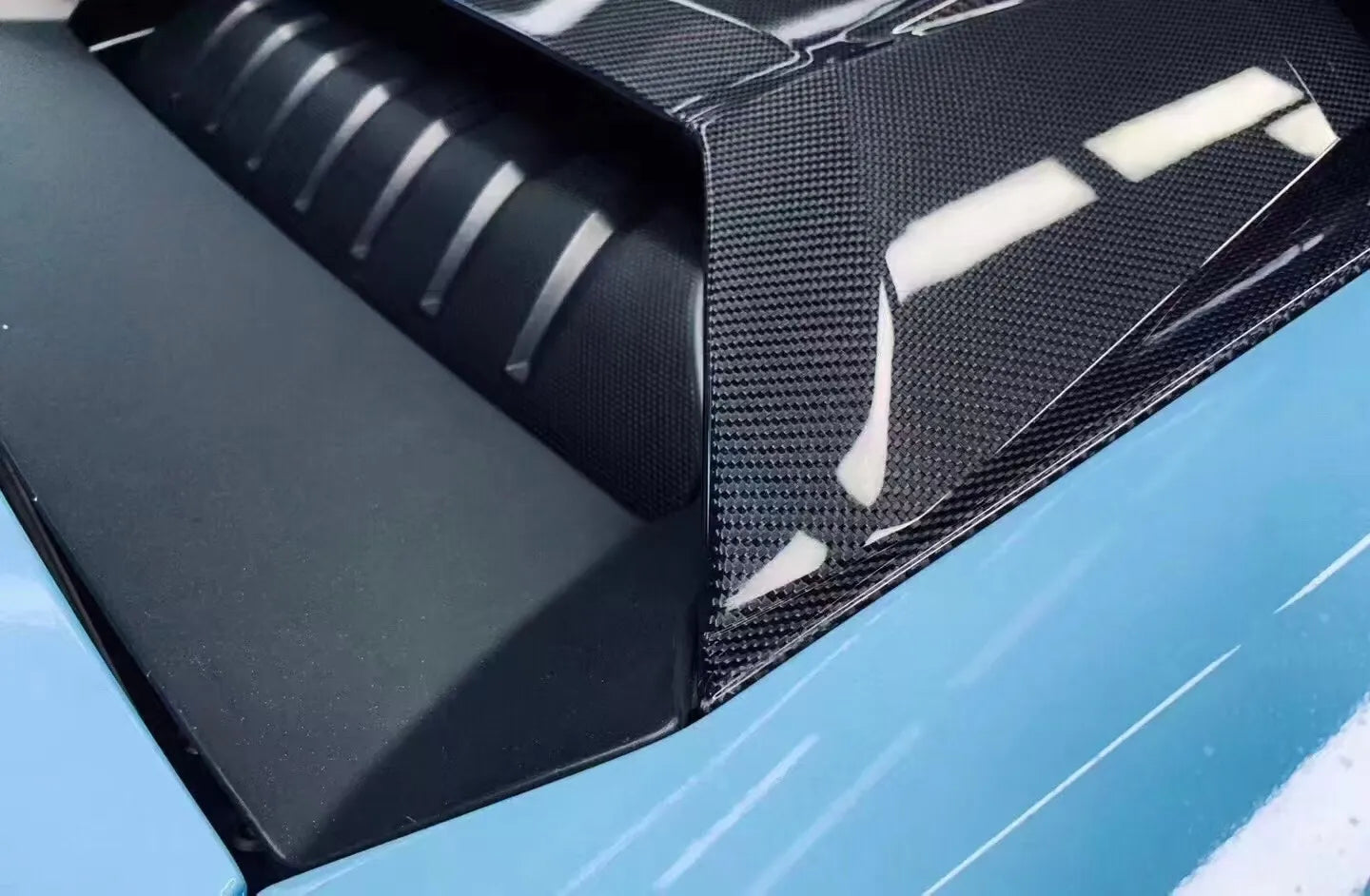Carbon Fiber Engine Cover - Lamborghini Huracan