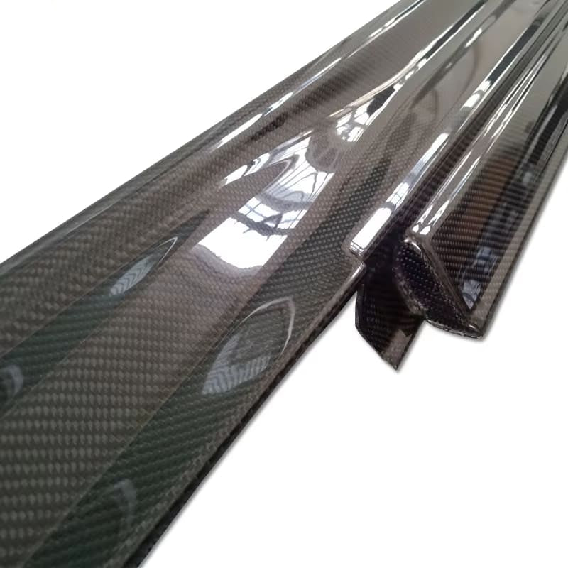 Carbon Fiber Side Skirt V2 - Nissan GTR R35