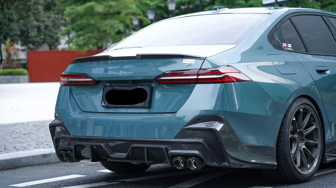 Dry Carbon Fiber Rear Diffuser - BMW 5 Series G60