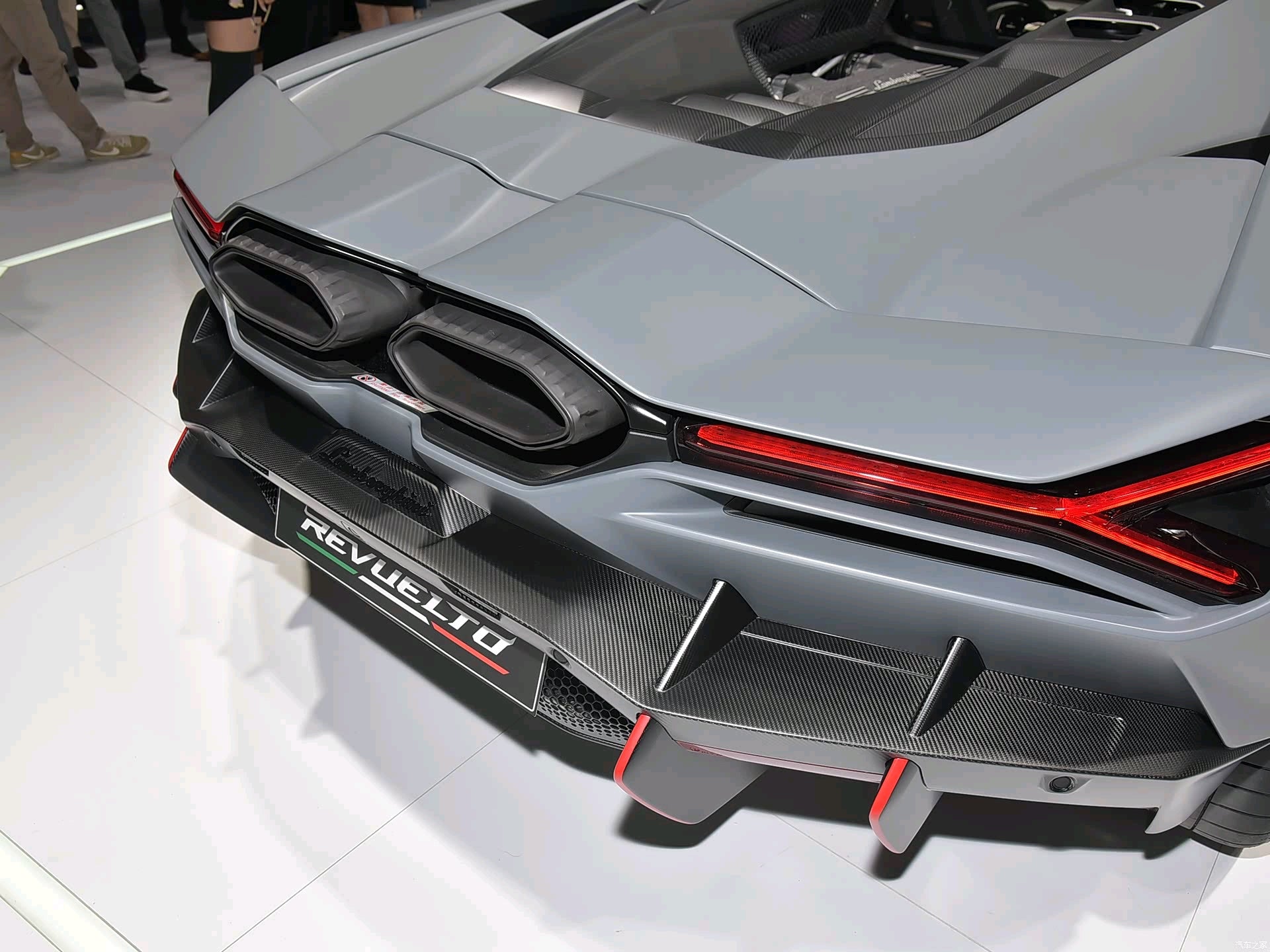Carbon Fiber OEM Style Rear Diffuser - Lamborghini Revuelto