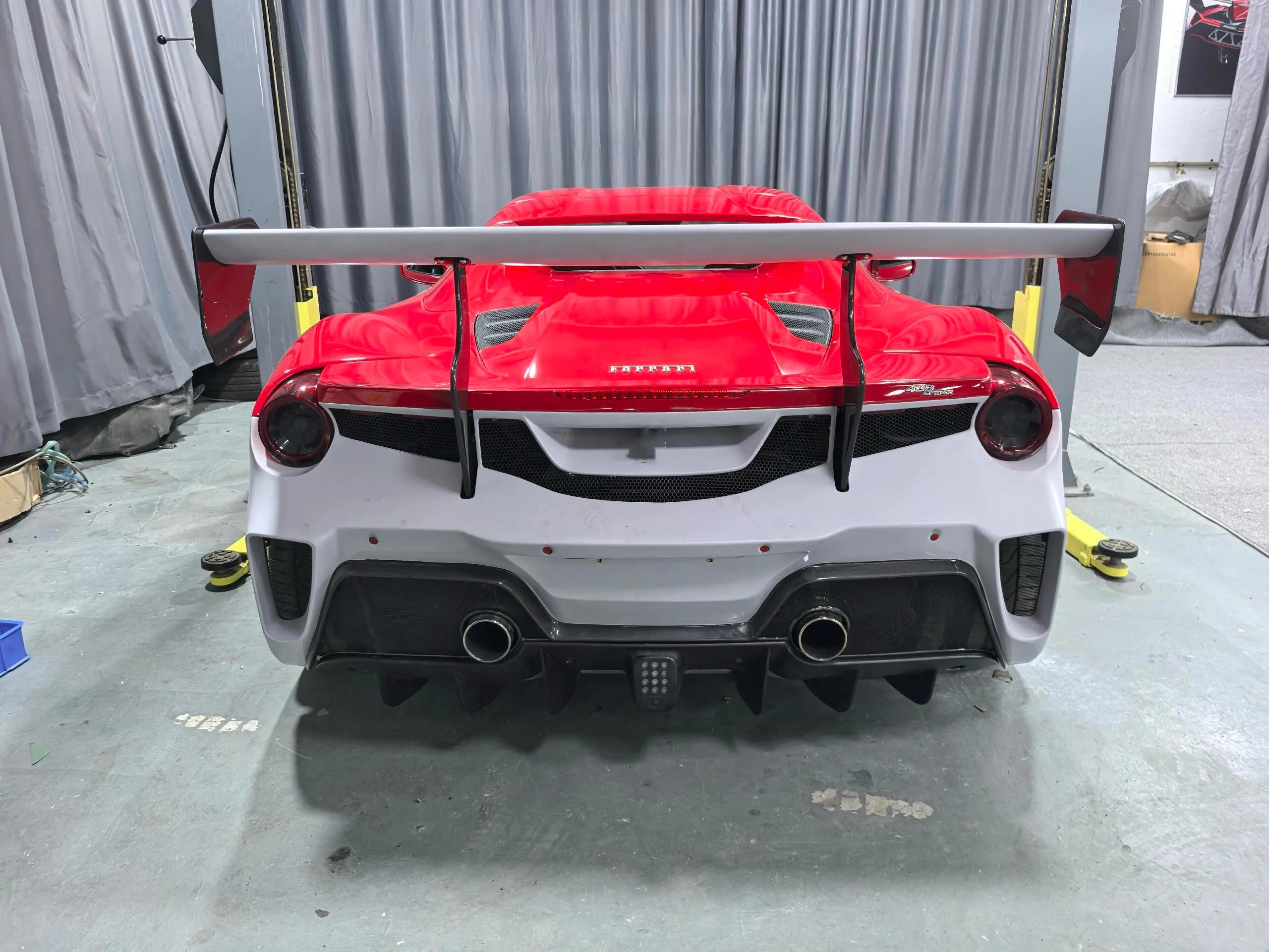 Prepreg Carbon Fiber Aerodynamic EVO Style Body Kit - Ferrari 488