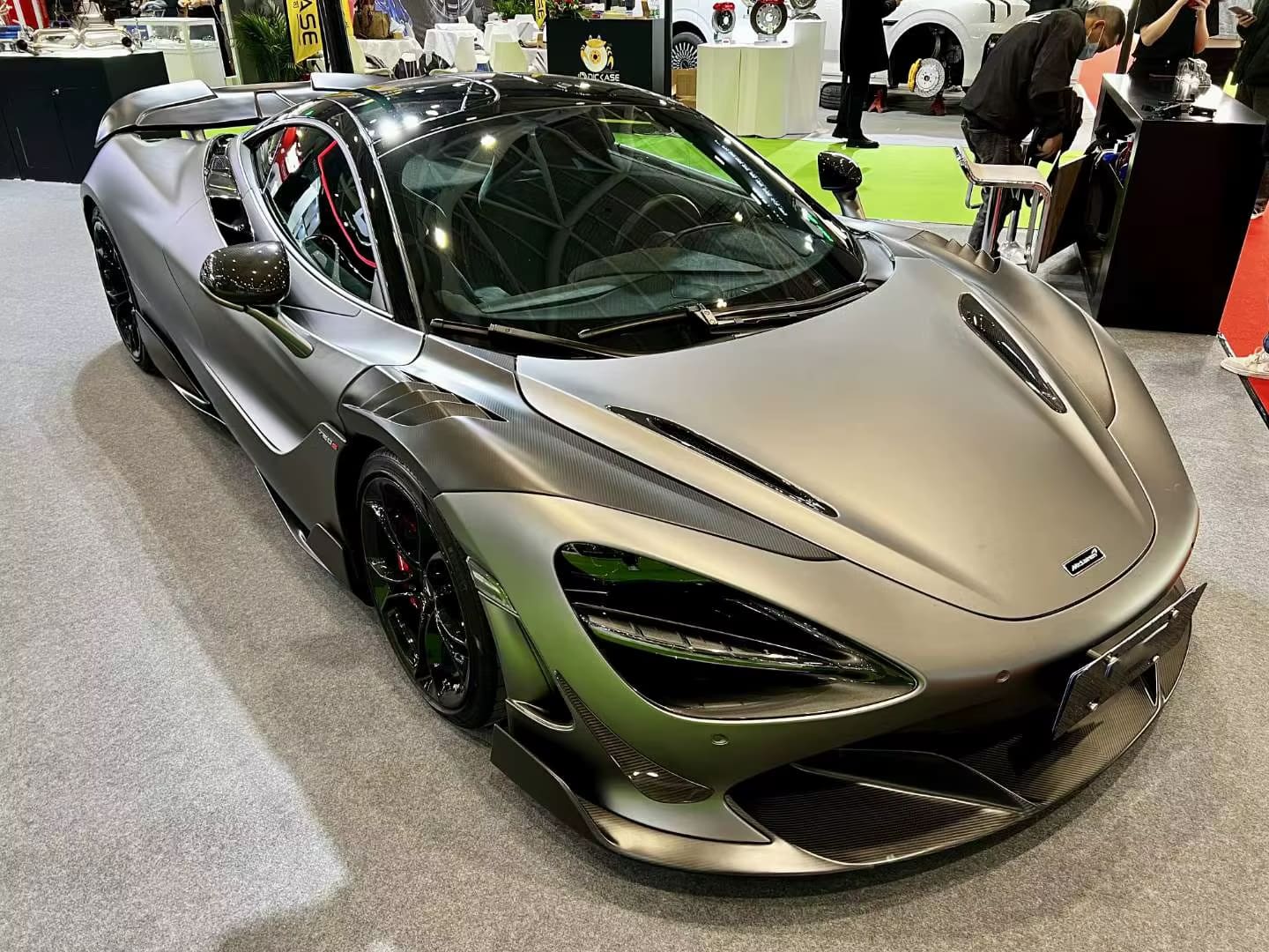 Dry Prepreg Carbon Fiber Front Lip V2 - Mclaren 720s