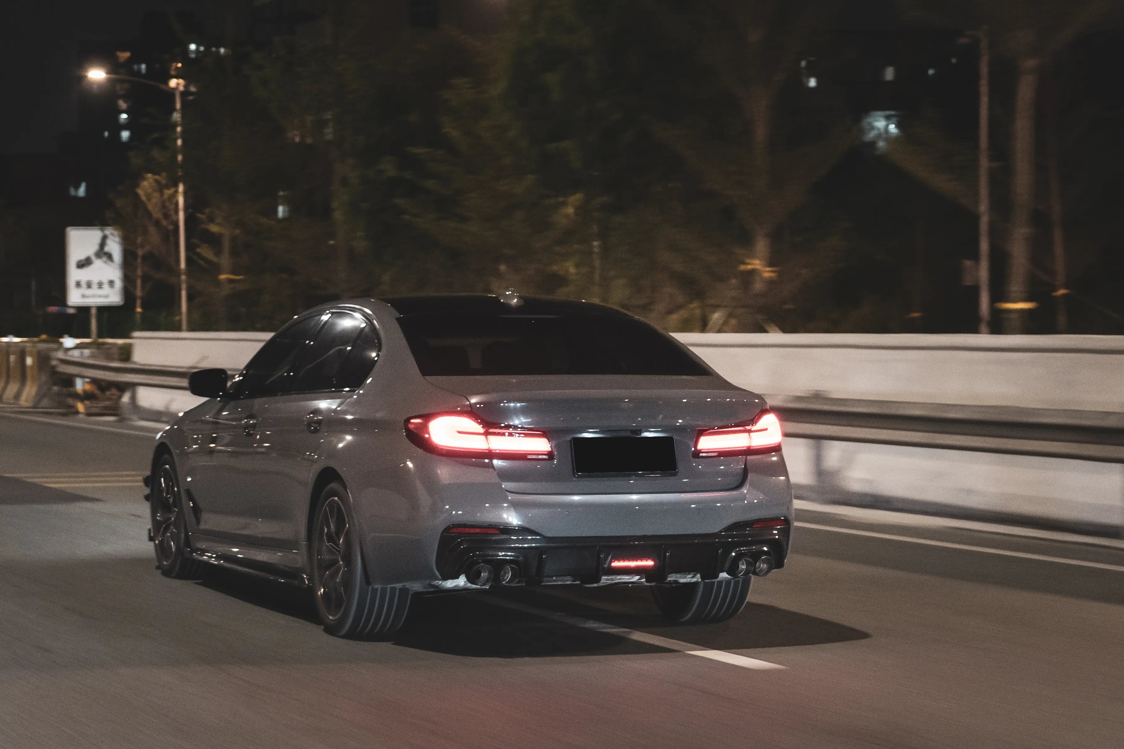 Dry Carbon Fiber Rear Diffuser w/ led - BMW 5 Series G30 G38 2021-2023