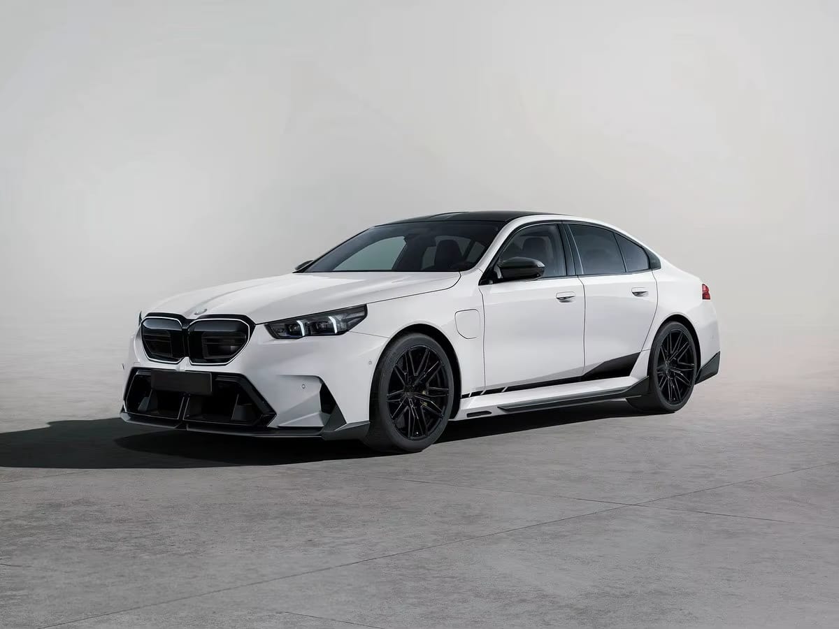 MP style dry carbon fiber front lip - BMW G90/ G99 Wagon M5