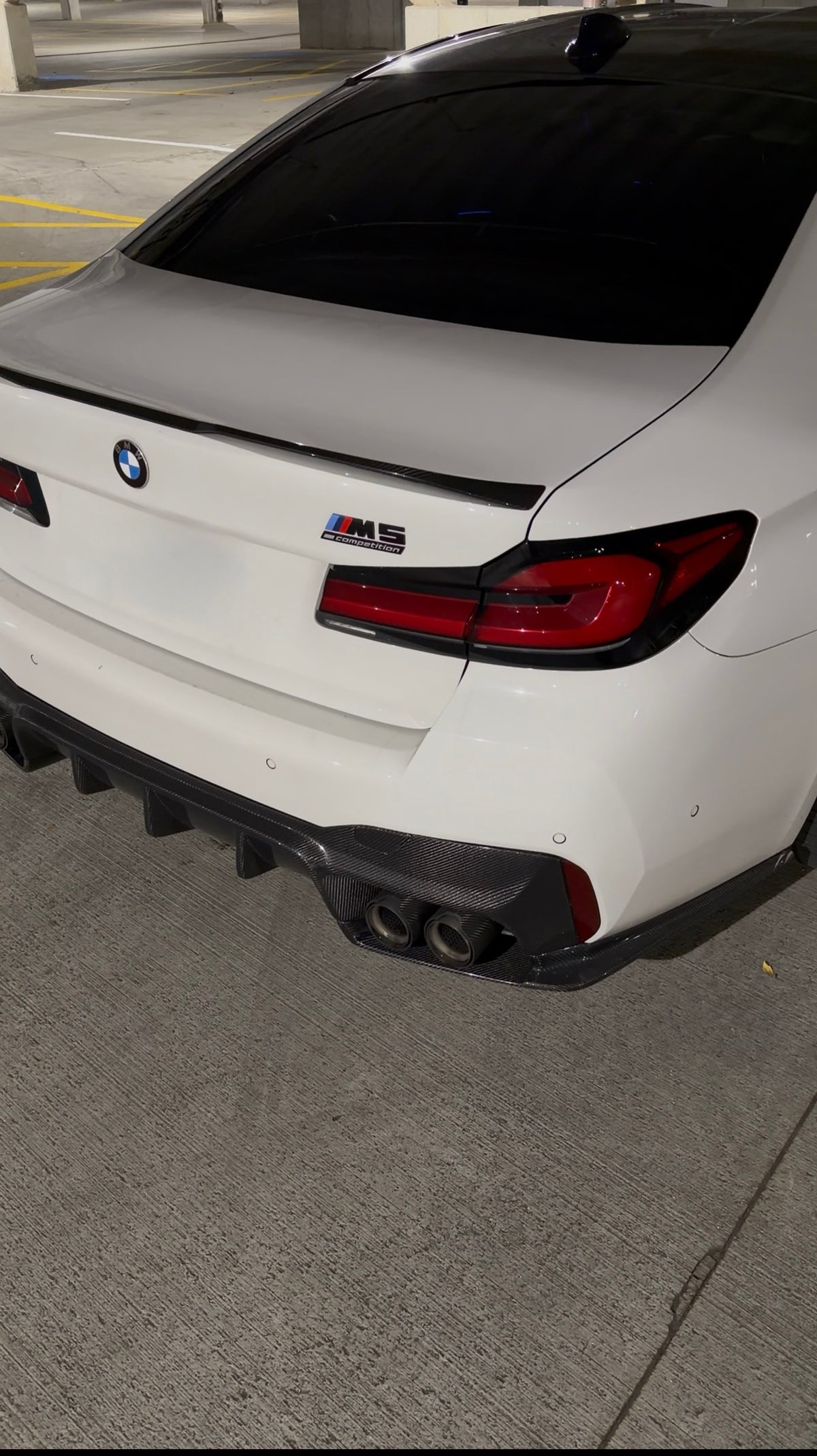 3D Style Carbon Fiber Rear Diffuser - BMW F90 M5