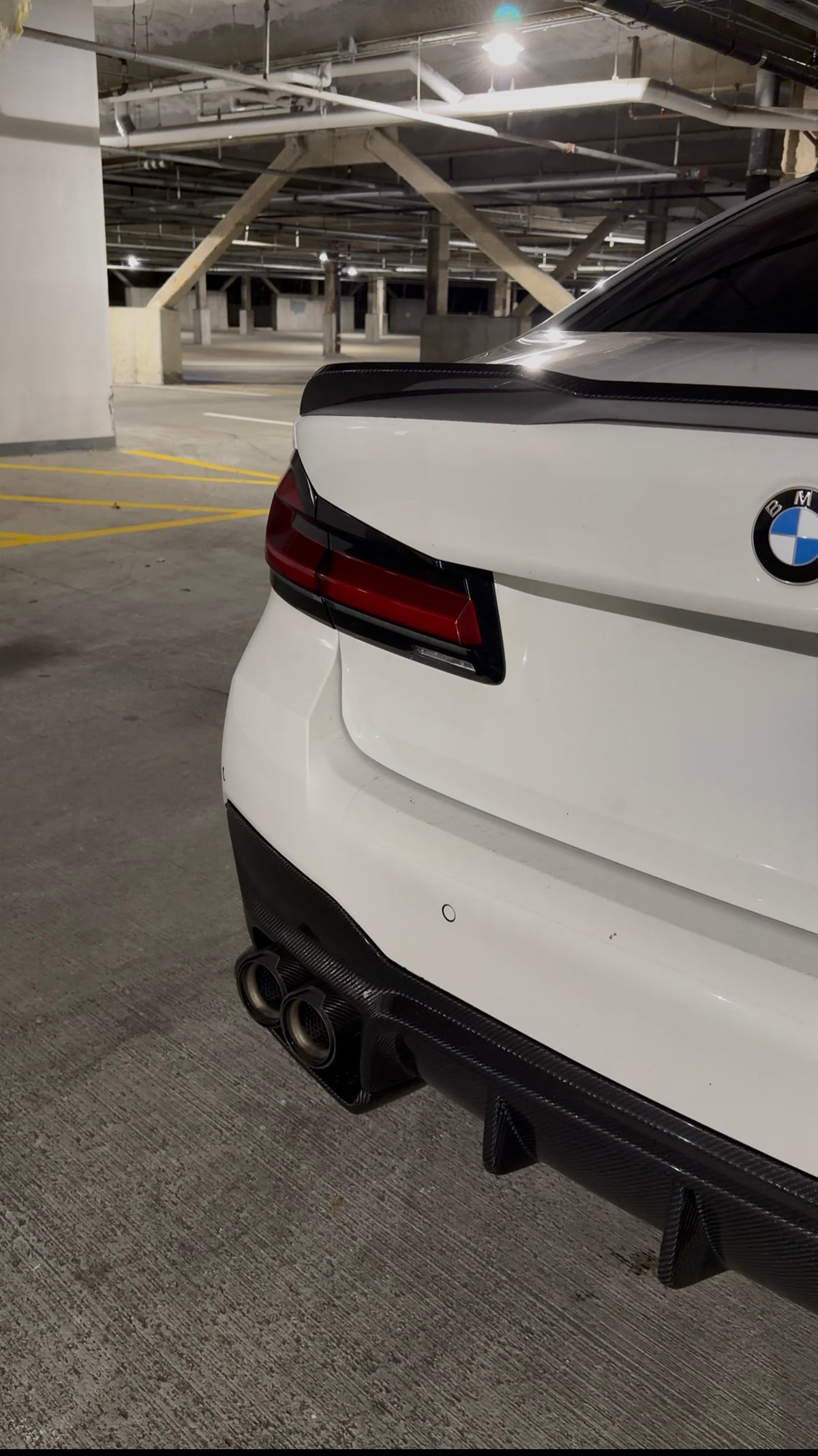 3D Style Carbon Fiber Rear Diffuser - BMW F90 M5