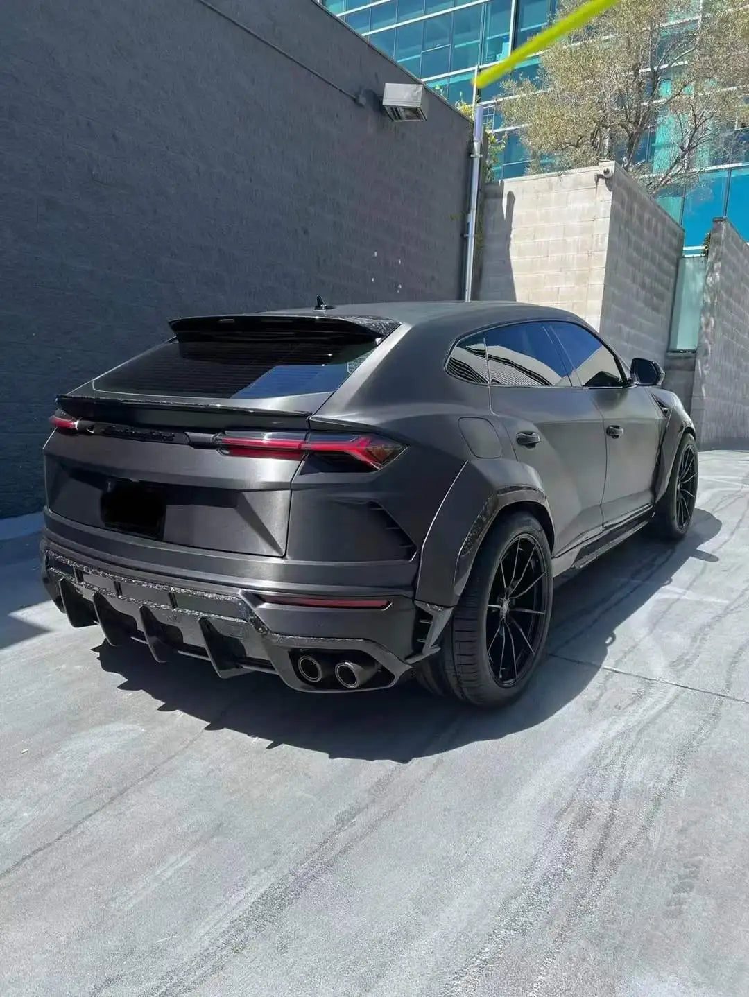 https://www.thecarbonindustries.com › products › 1016-style-full-carbon-fiber-aero-kit-lamborghini-urus