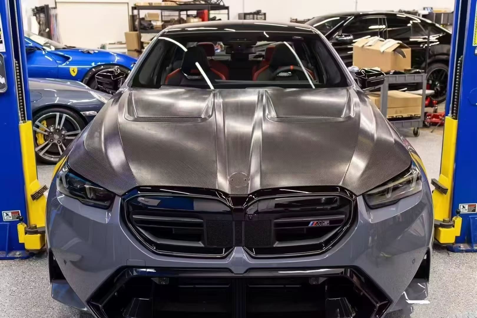 Carbon Fiber AN Style Engine hood Cover - BMW M5 G90