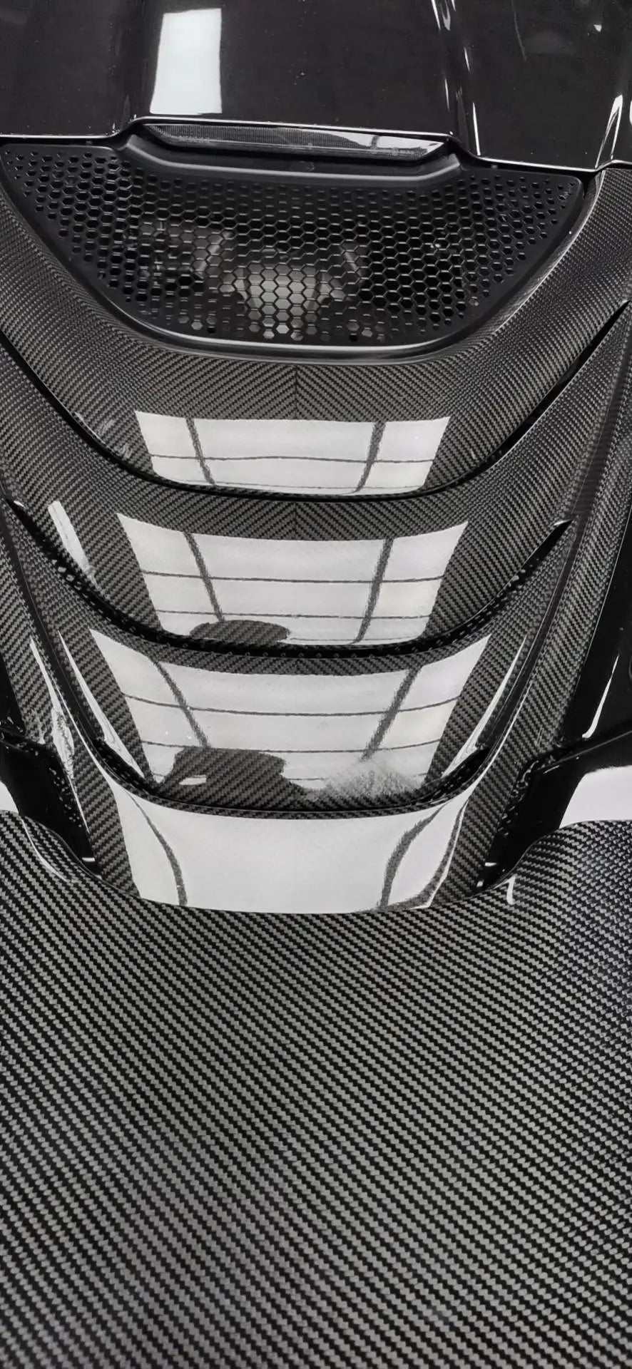 Dry Carbon Fiber Engine Cover - Mclaren 720s Spider