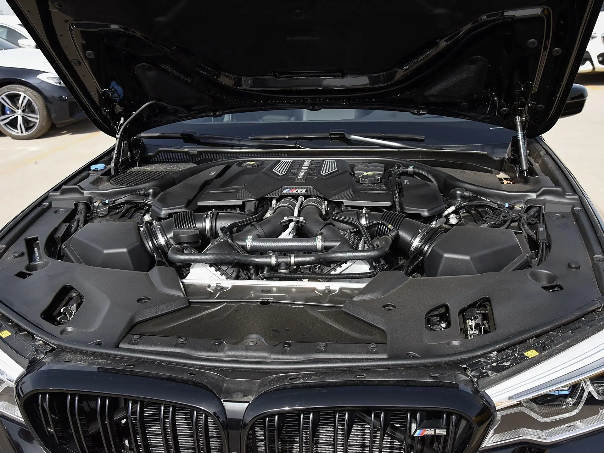 Carbon Fiber Charge Pipe Cover - BMW F90