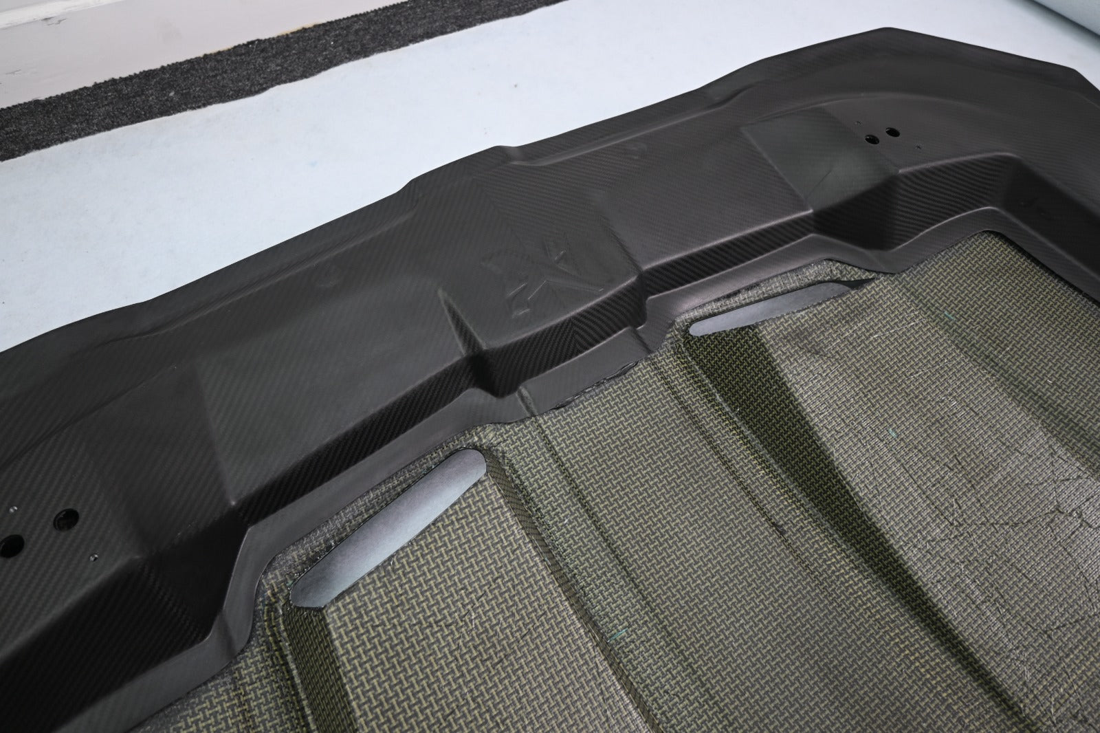 Carbon fiber AN Style Vented Hood w/ Kelvar & Mesh - BMW G80 M3 & G82 / G83 M4