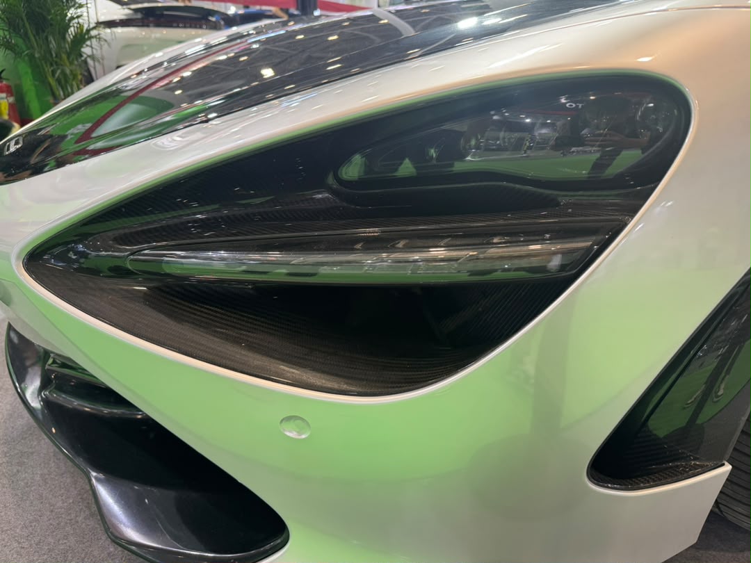 Carbon fiber Headlight Trim Replacement - McLaren 720s/ 750s
