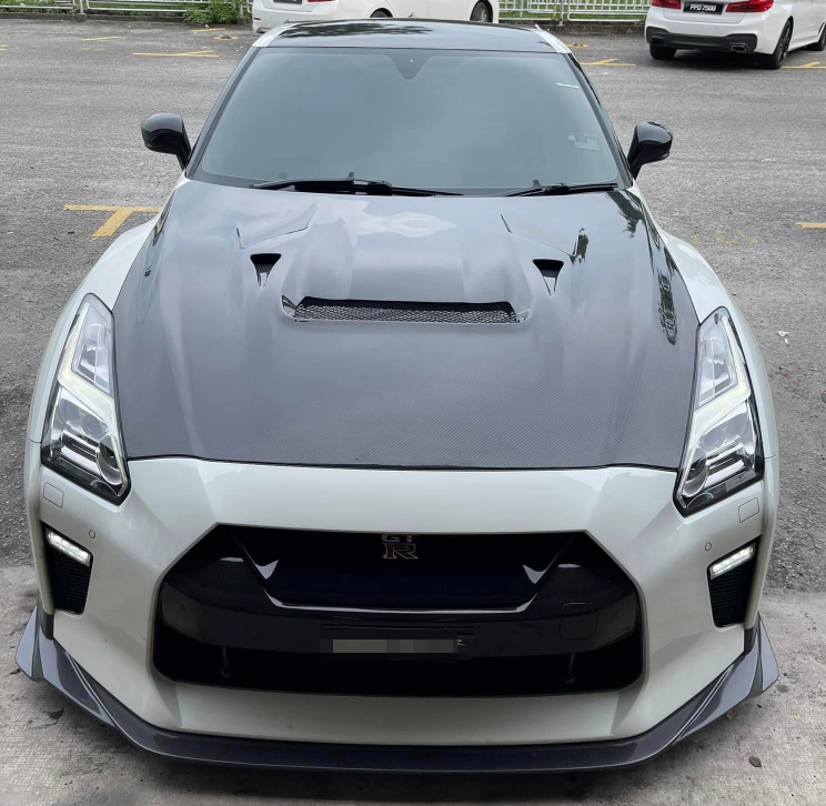 VRS Style Carbon Fiber Hood Bonnet - Nissan R35 GTR